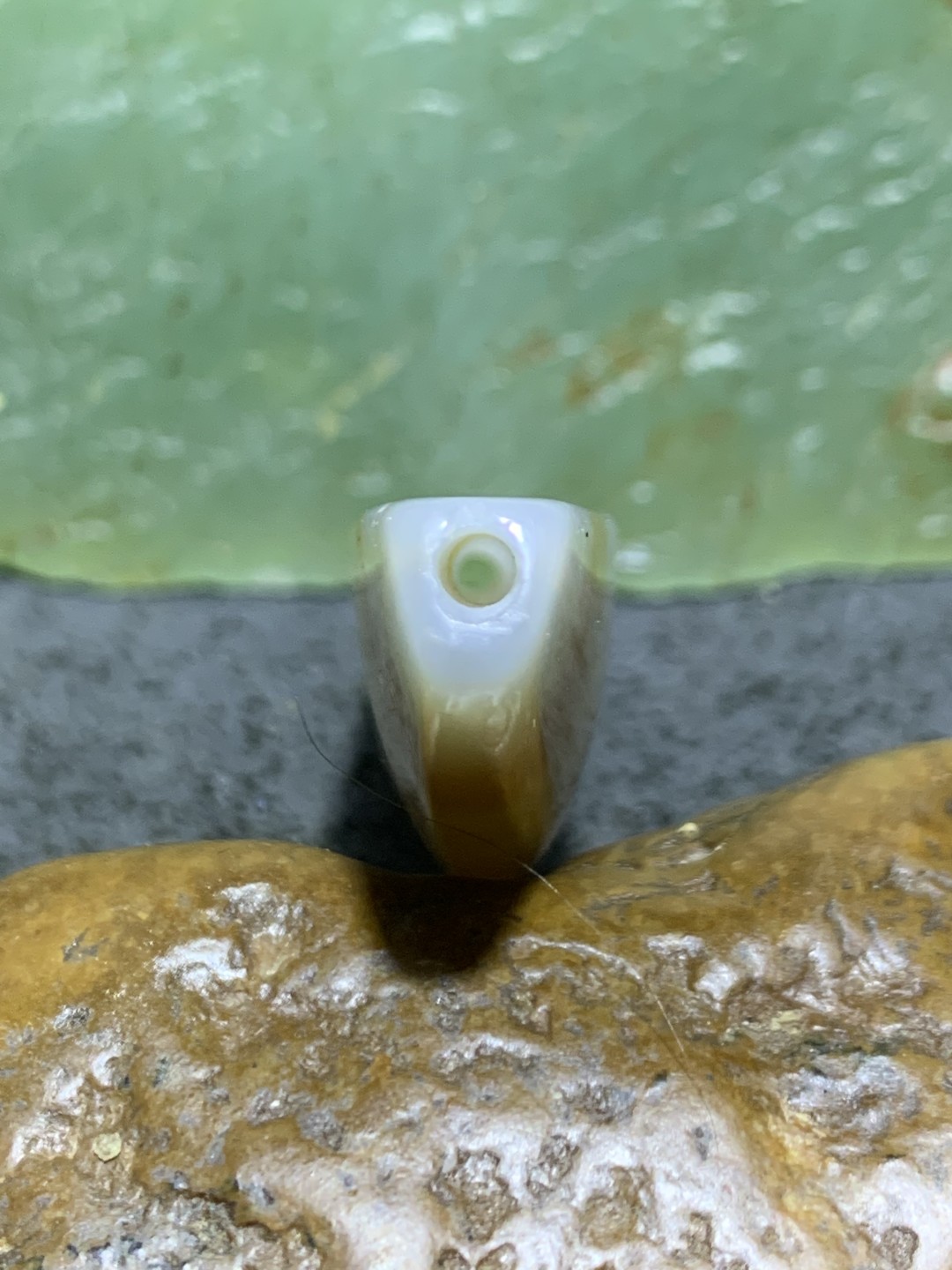 高玉化缠丝玛瑙千层纹锁骨坠，（三角珠）一颗