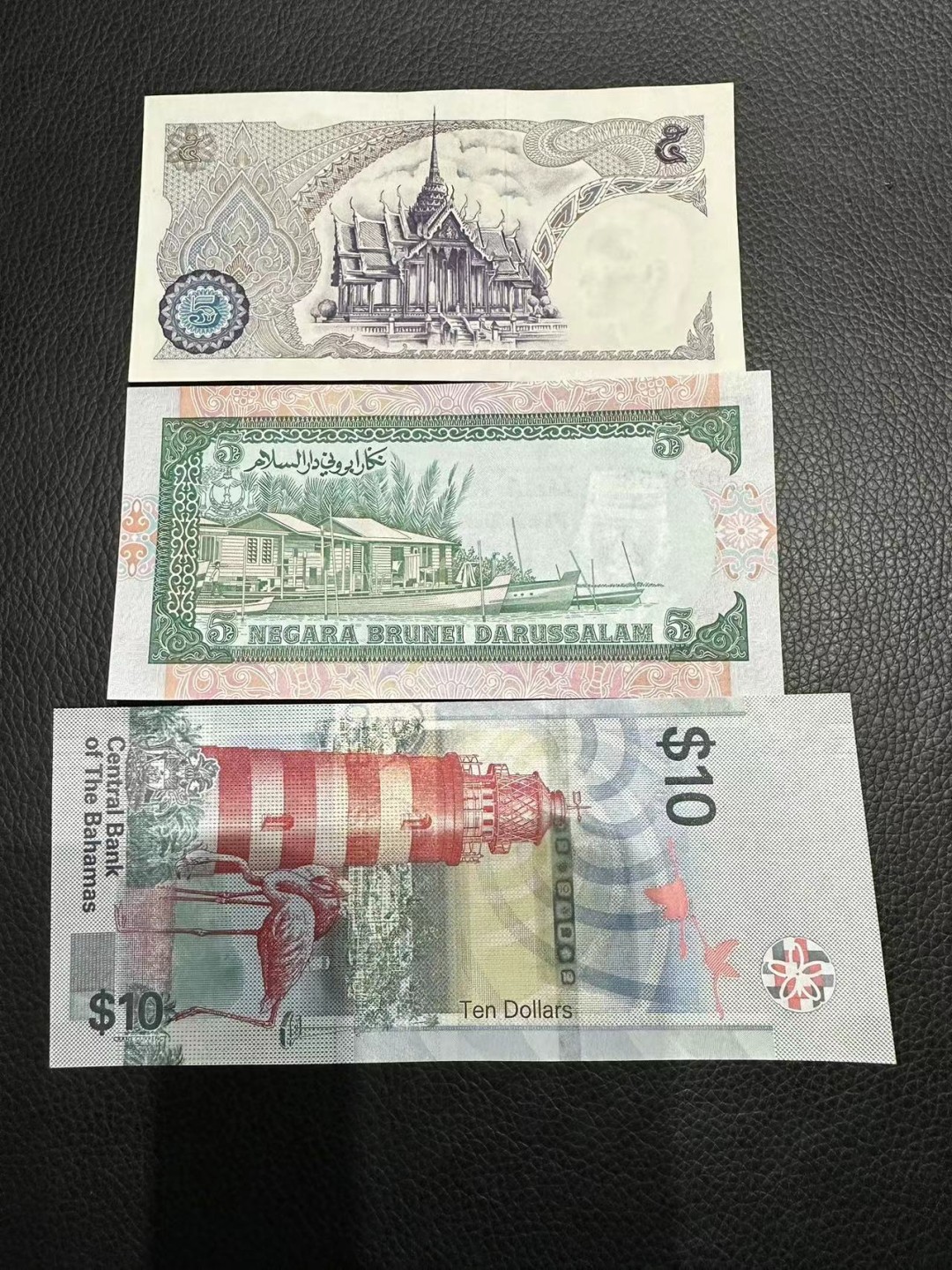 《外钞收藏家》第二百三十六期 三张精美纸币 全新UNC 全部无47