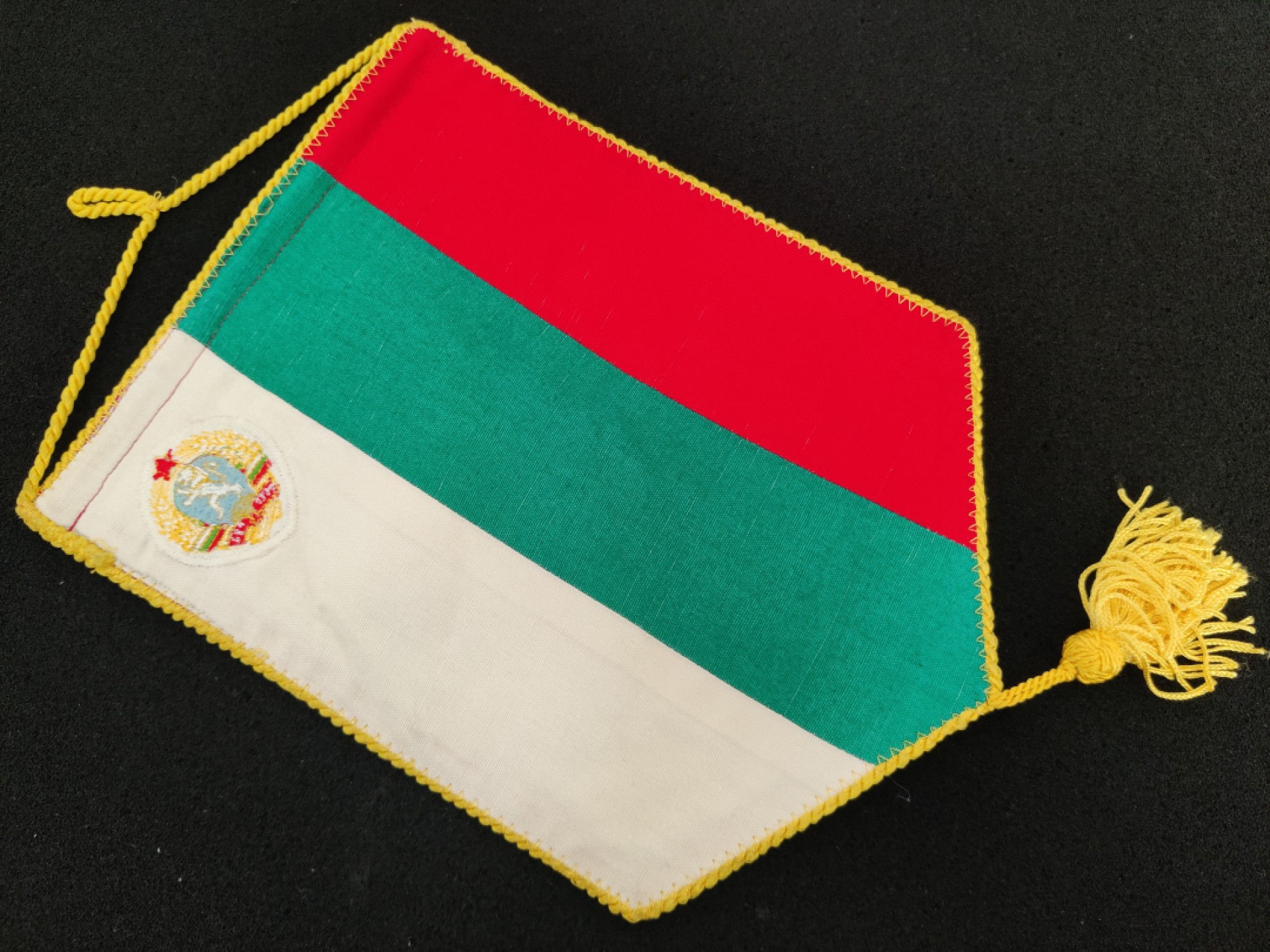 全场0元起拍 第27期 咸鱼国勋章拍卖专场 2月5日（周日）下午6：00开始 保加利亚挂旗 内里支撑杆断裂