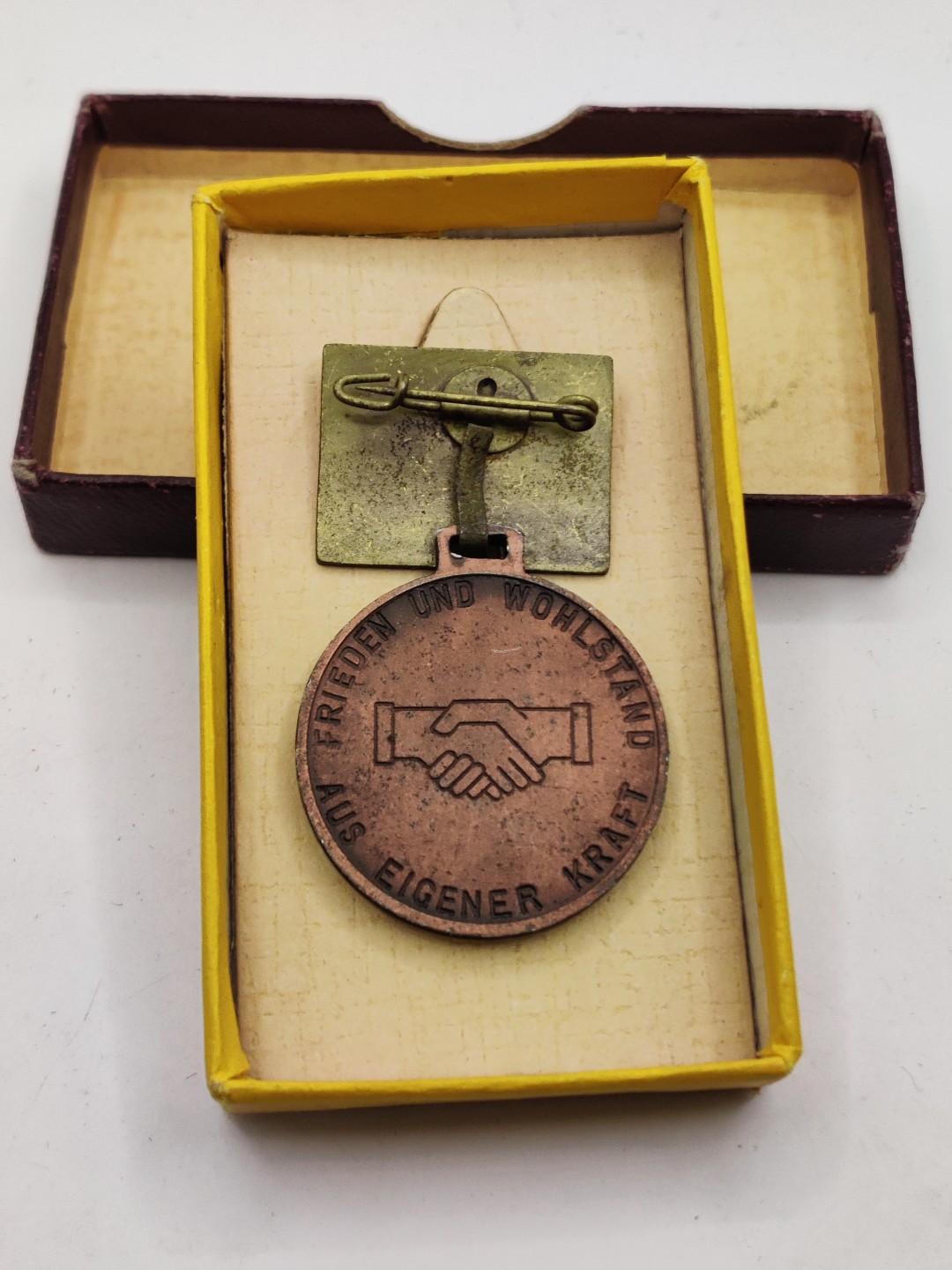 全场0元起拍 第27期 咸鱼国勋章拍卖专场 2月5日（周日）下午6：00开始 东德五年计划积极分子奖章 珐琅挂版