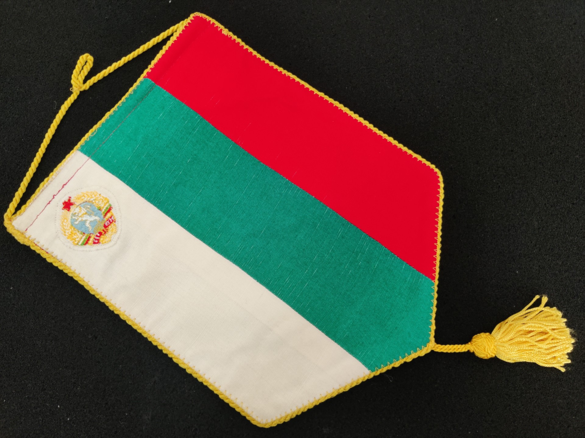 全场0元起拍 第27期 咸鱼国勋章拍卖专场 2月5日（周日）下午6：00开始 保加利亚挂旗 内里支撑杆断裂