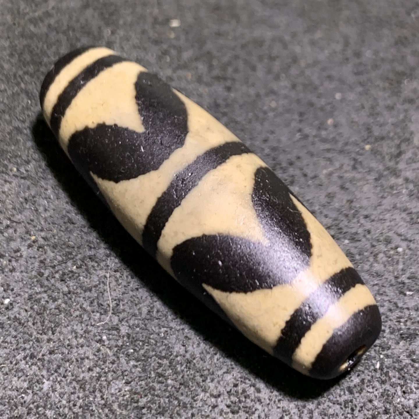 仅此一颗，精品双虎牙玛瑙天珠一颗，
