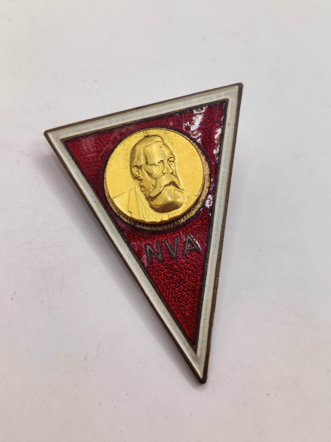 全场0元起拍 第27期 咸鱼国勋章拍卖专场 2月5日（周日）下午6：00开始 东德早期琺瑯恩格斯军校毕业证章