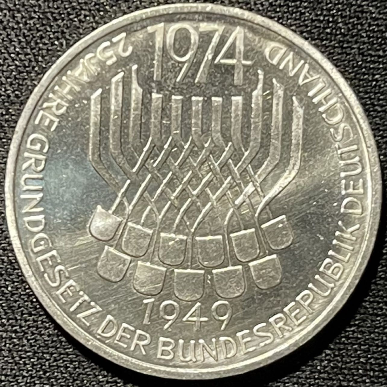 紫瑗钱币——第264期拍卖 联邦德国 1974年 F版 宪法25周年 5马克 11.2克 0.625银 UNC