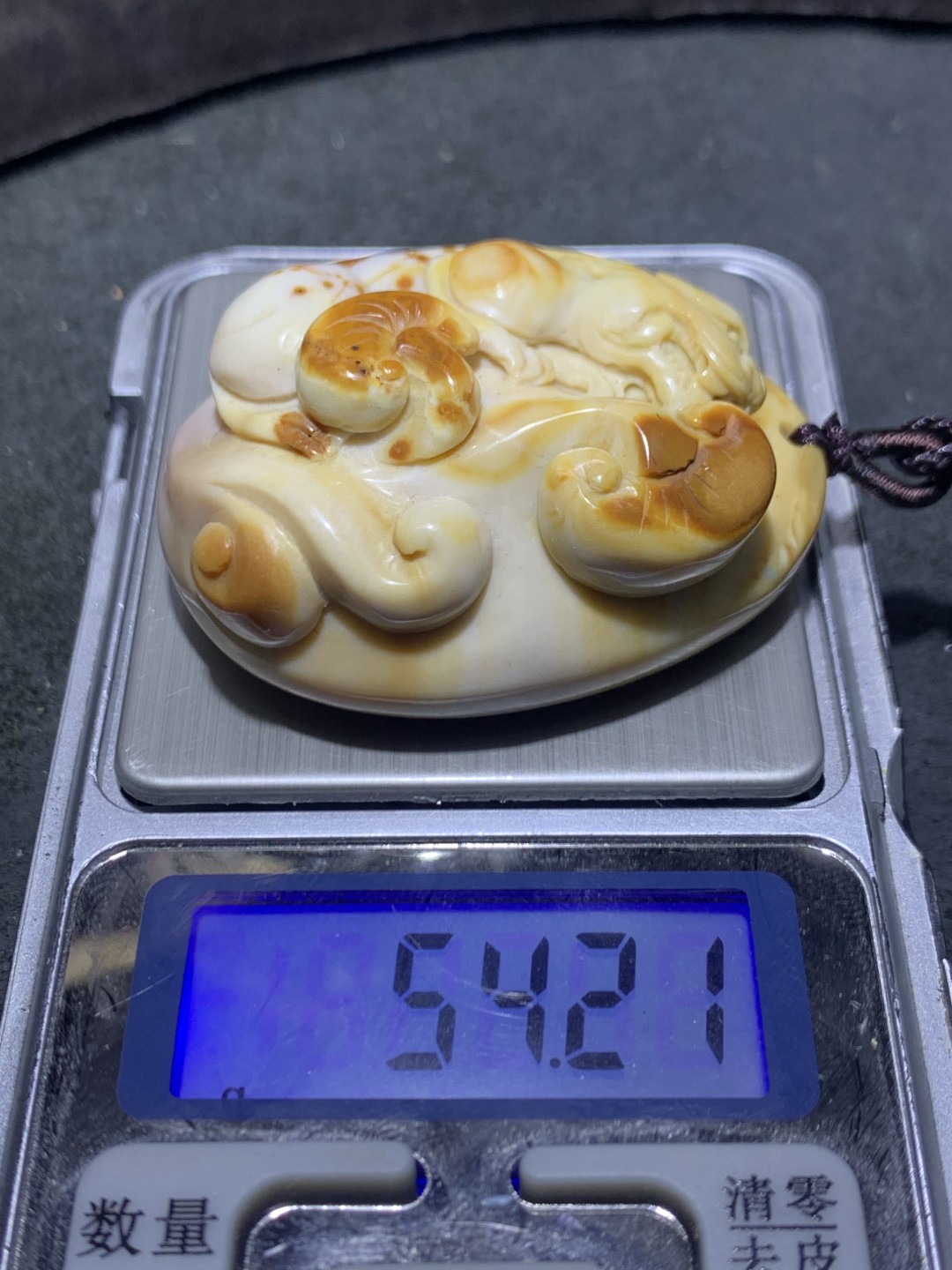 精美戈壁彩玉雕刻如意貔貅吊坠一个！