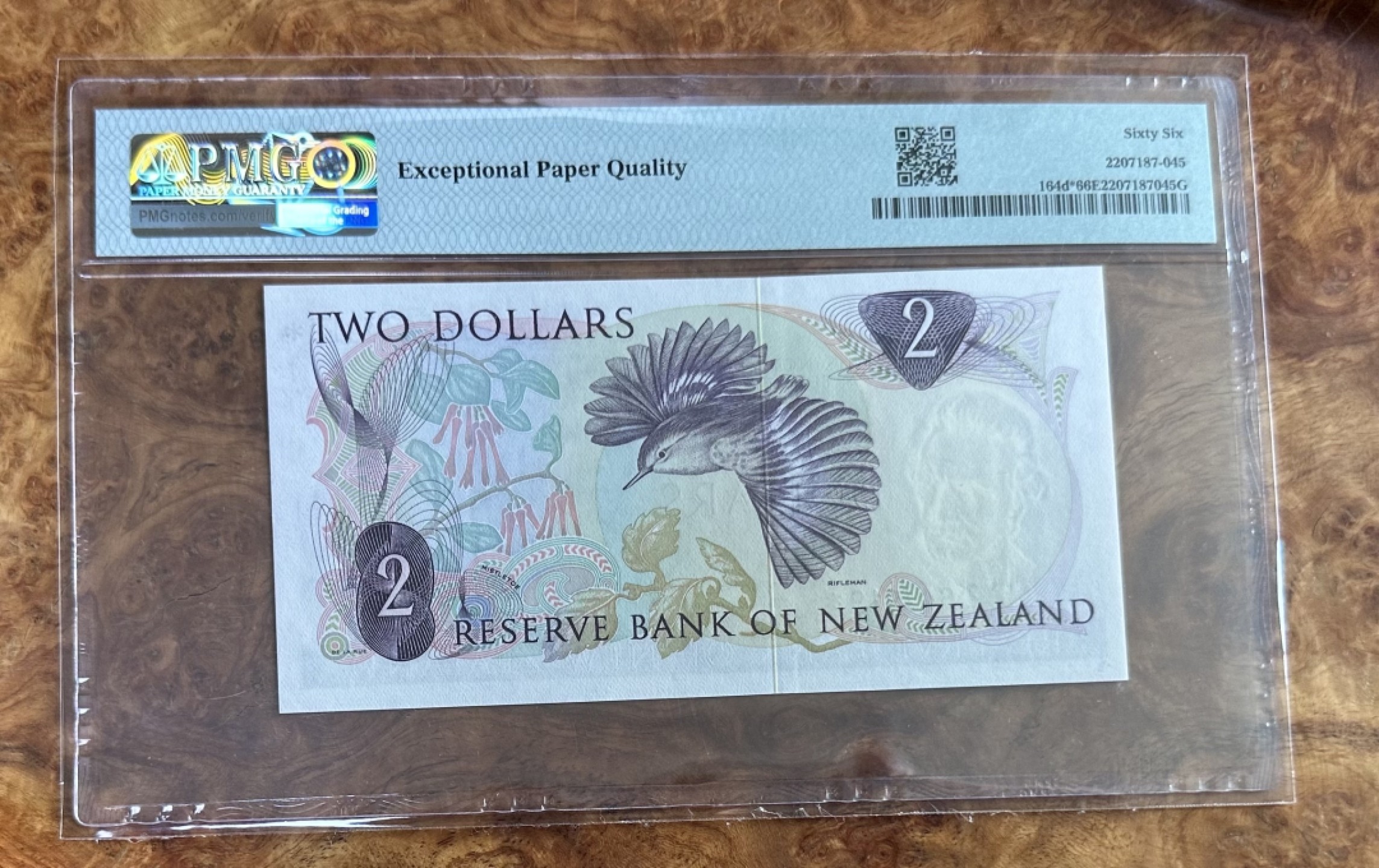 Chase Auction 第16期 - - 外钞、民国钞和一版人民币混合场！ 1977年新西兰2元，高冠女王，PMG66分！