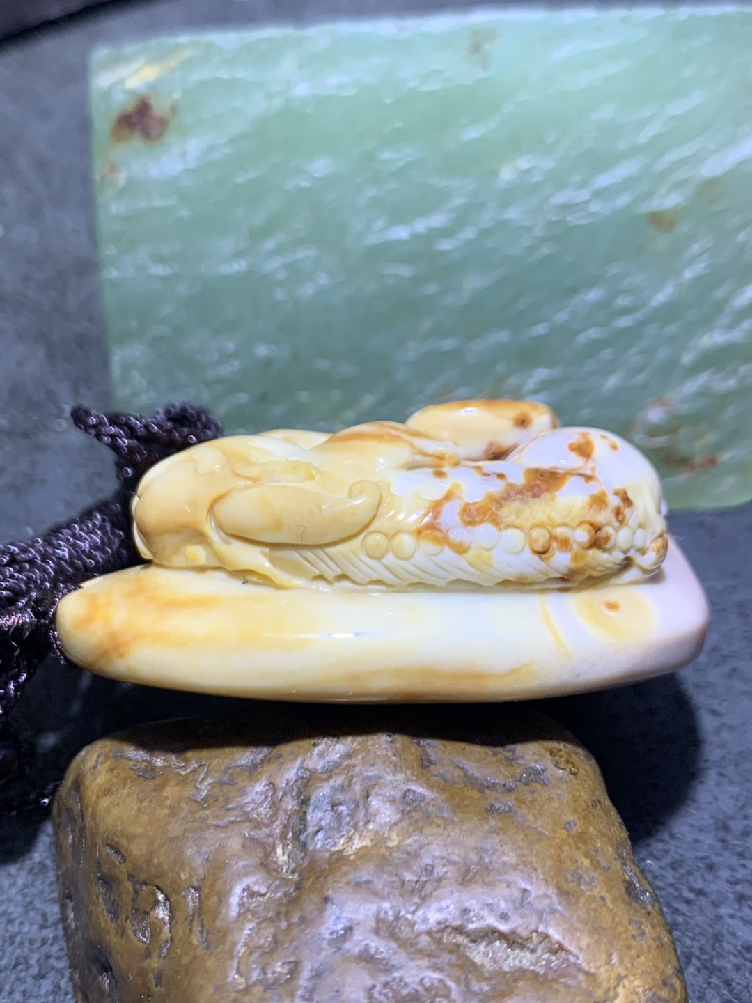精美戈壁彩玉雕刻如意貔貅吊坠一个！