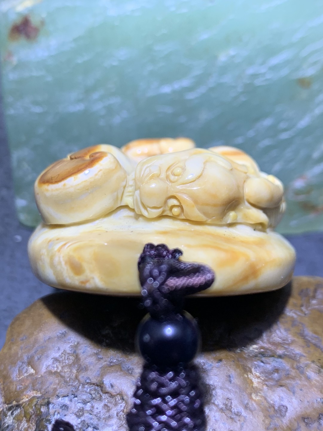精美戈壁彩玉雕刻如意貔貅吊坠一个！