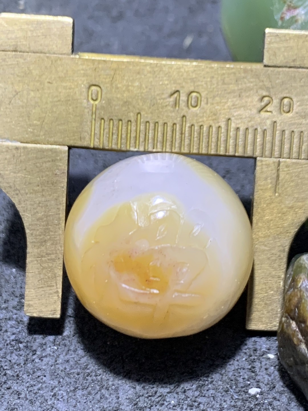精美冰飘战国红玛瑙手工雕刻禅字珠一颗！