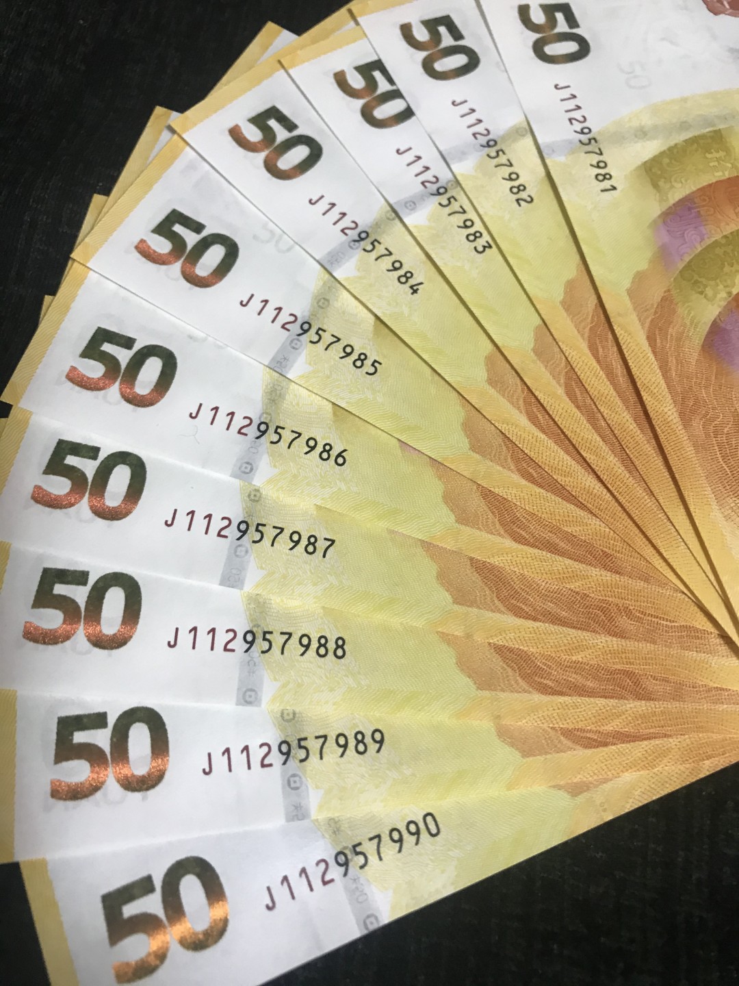 缤纷诚信拍586期 70周年双尾88标准十连，有9张为稀少荧光瑞雪长城