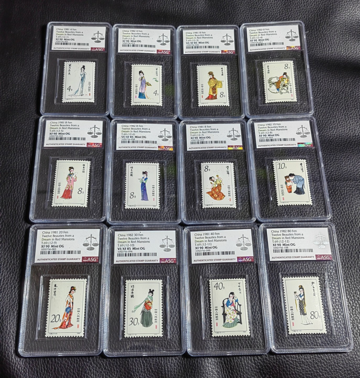 洪涛臻品批发群  精选邮票限时拍卖第一百六十六期 T69红楼梦新全   永恒的经典   ASG评级 3张90分，9张85分，版撕绝中绝送评级，最严格时期一次性出分，票都是嘎嘎绝，一手货源，壳子完好无划痕，这种一手货非常难得，藏家首选。混分超高性价比，错过就没有了。十二枚，单纯评级费就接近1000元