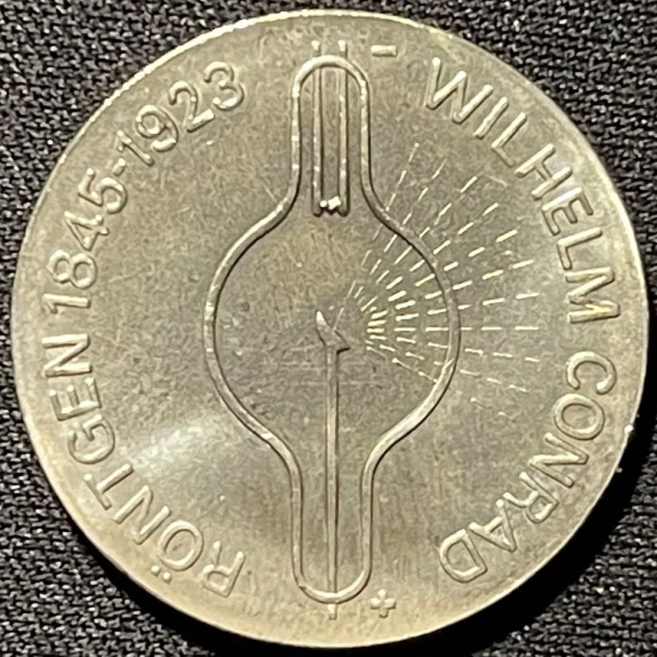 紫瑗钱币——第264期拍卖 民主德国 1970年 物理学家 伦琴诞辰125周年 5马克 纪念币 UNC