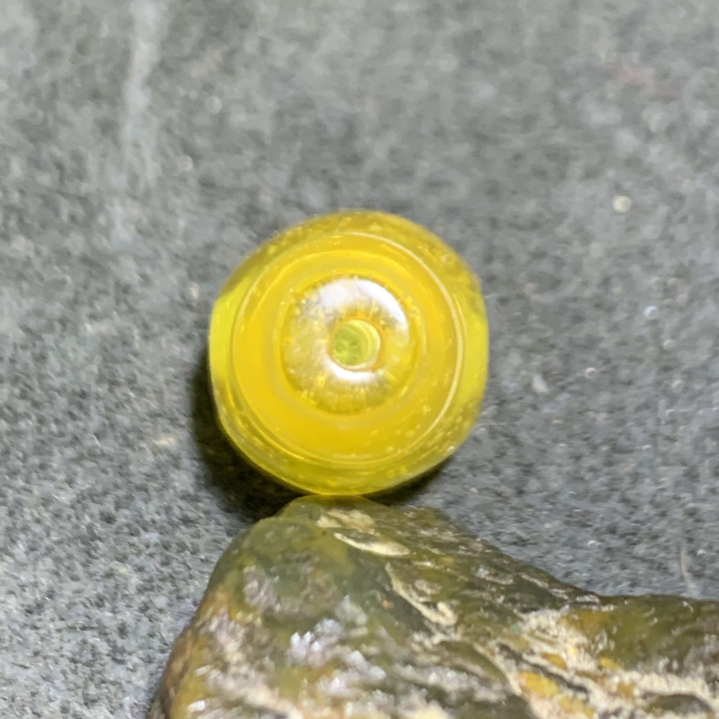 天然乌克兰鸡油黄蜜蜡立体葫芦一体佛头三通一个