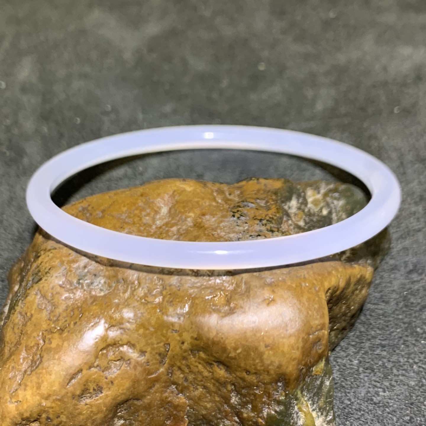 精美马达加斯加冰种海洋玉髓圆镯一只，