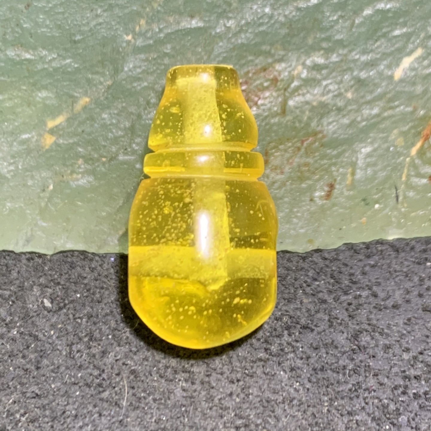 天然乌克兰鸡油黄蜜蜡立体葫芦一体佛头三通一个