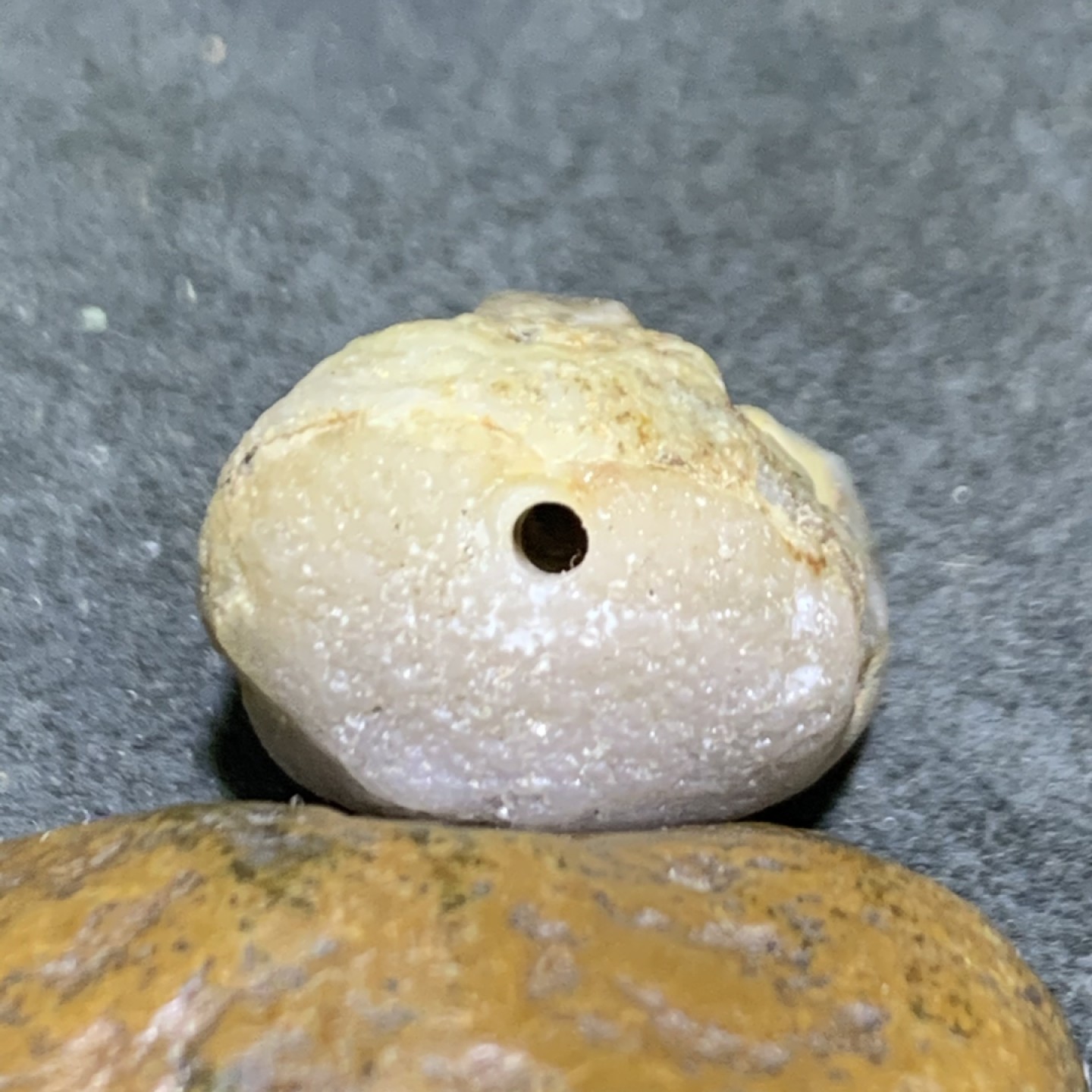 精美独眼字眼石原石一颗，