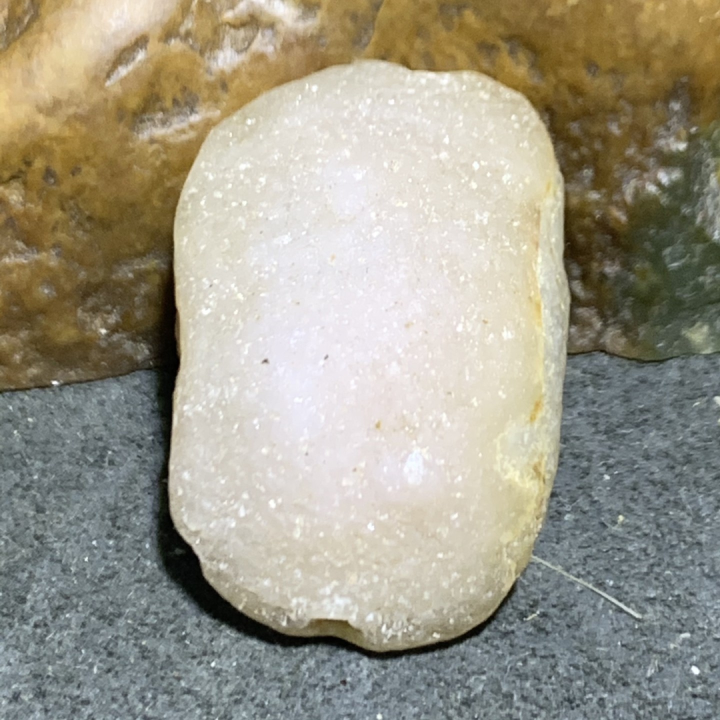 精美独眼字眼石原石一颗，