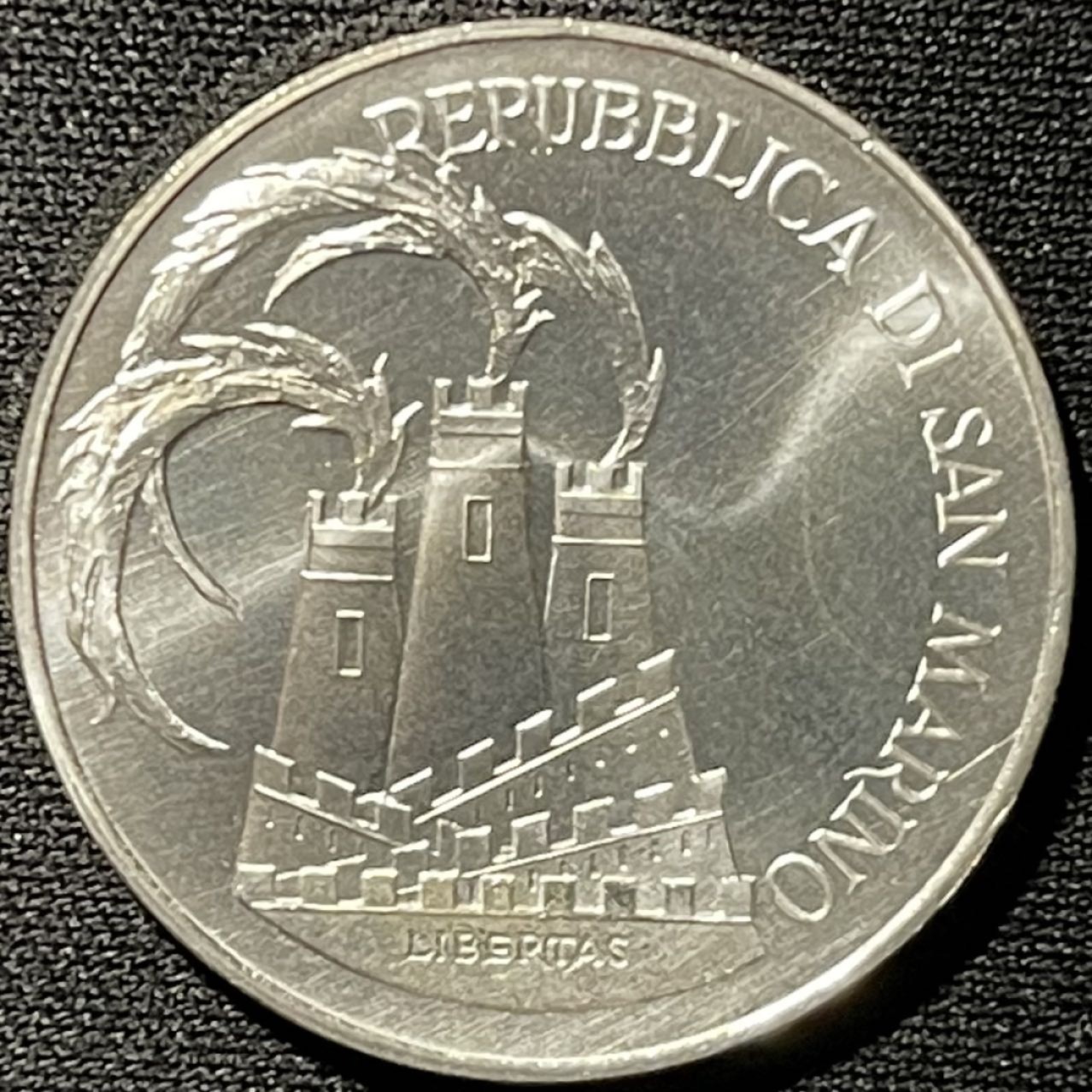 紫瑗钱币——第267期拍卖 圣马力诺 1984年 洛杉矶奥运会 五环 1000里拉 14.6克 0.835银 UNC