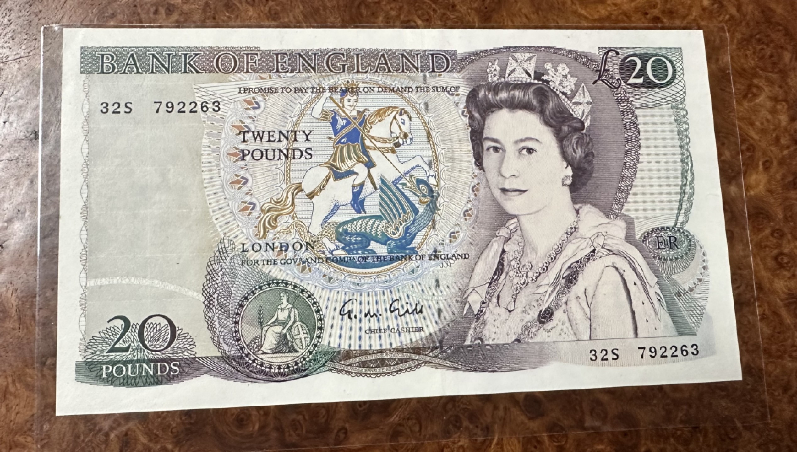 Chase Auction 第16期 - - 外钞、民国钞和一版人民币混合场！ 英国D序列20镑，品相如图！UNC-，有压痕！