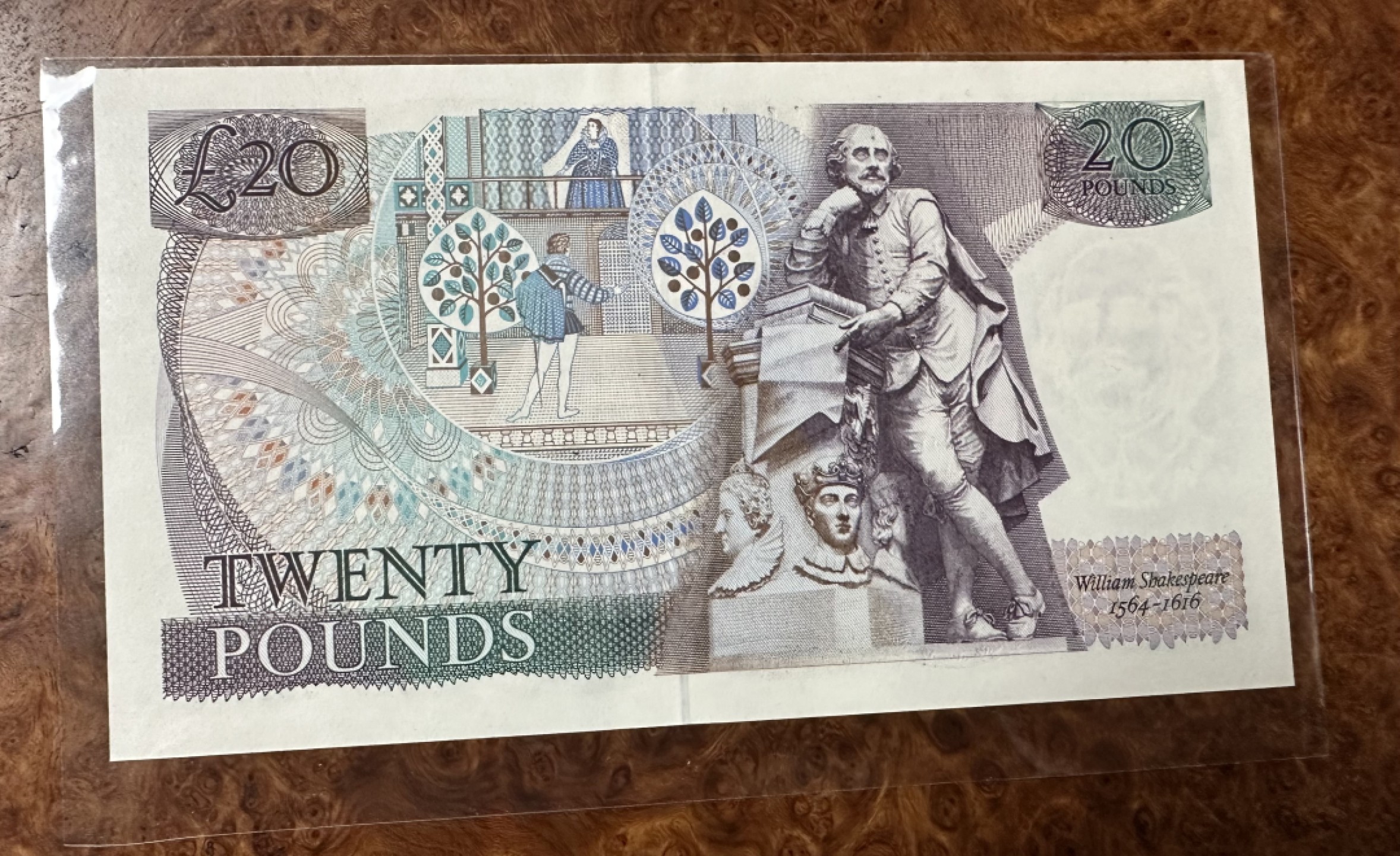Chase Auction 第16期 - - 外钞、民国钞和一版人民币混合场！ 英国D序列20镑，品相如图！UNC-，有压痕！