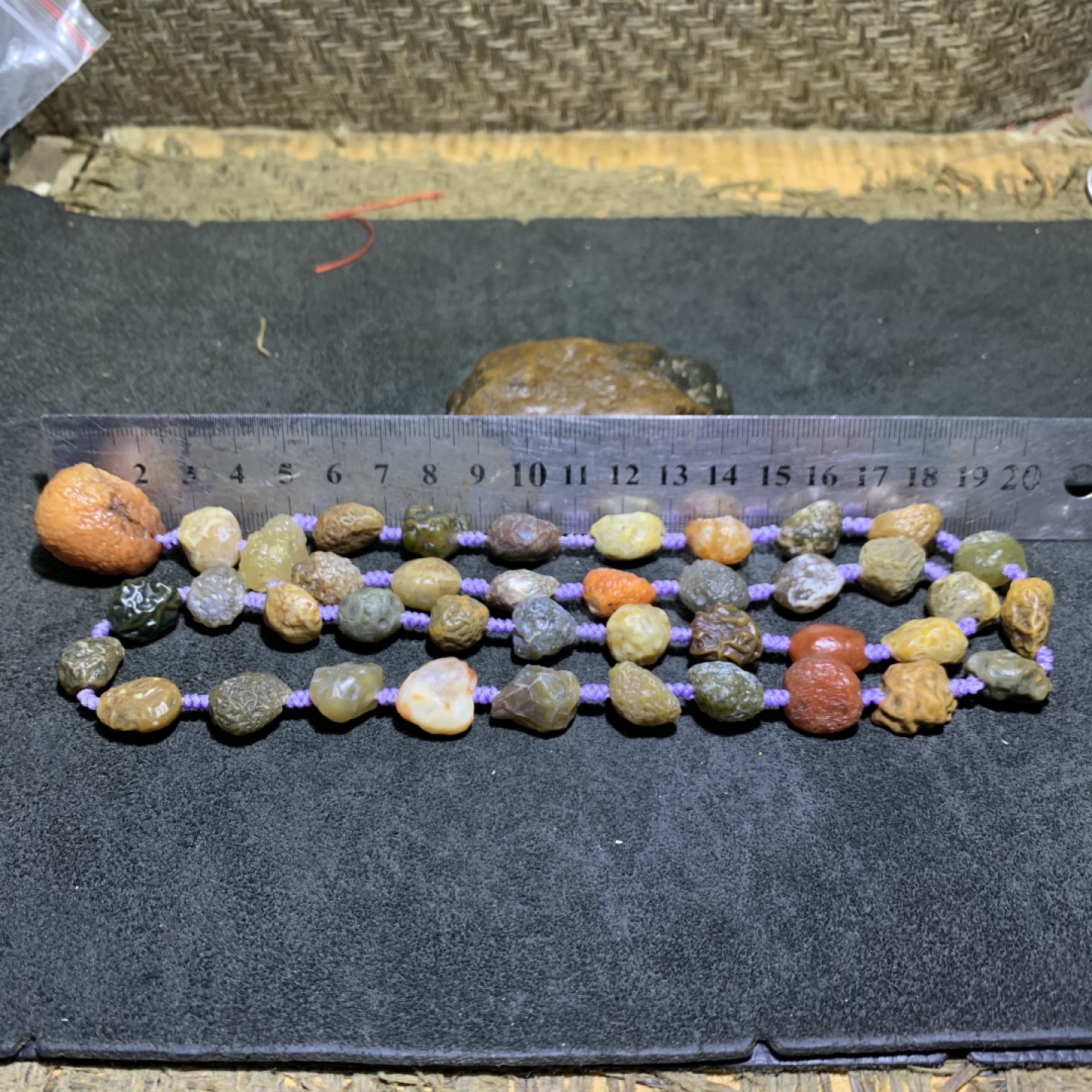 精美阿拉善大颗粒筋脉石项链一条