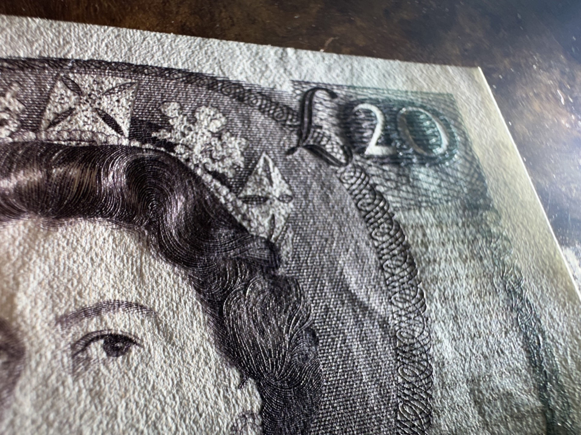 Chase Auction 第16期 - - 外钞、民国钞和一版人民币混合场！ 英国D序列20镑，品相如图！UNC-，有压痕！
