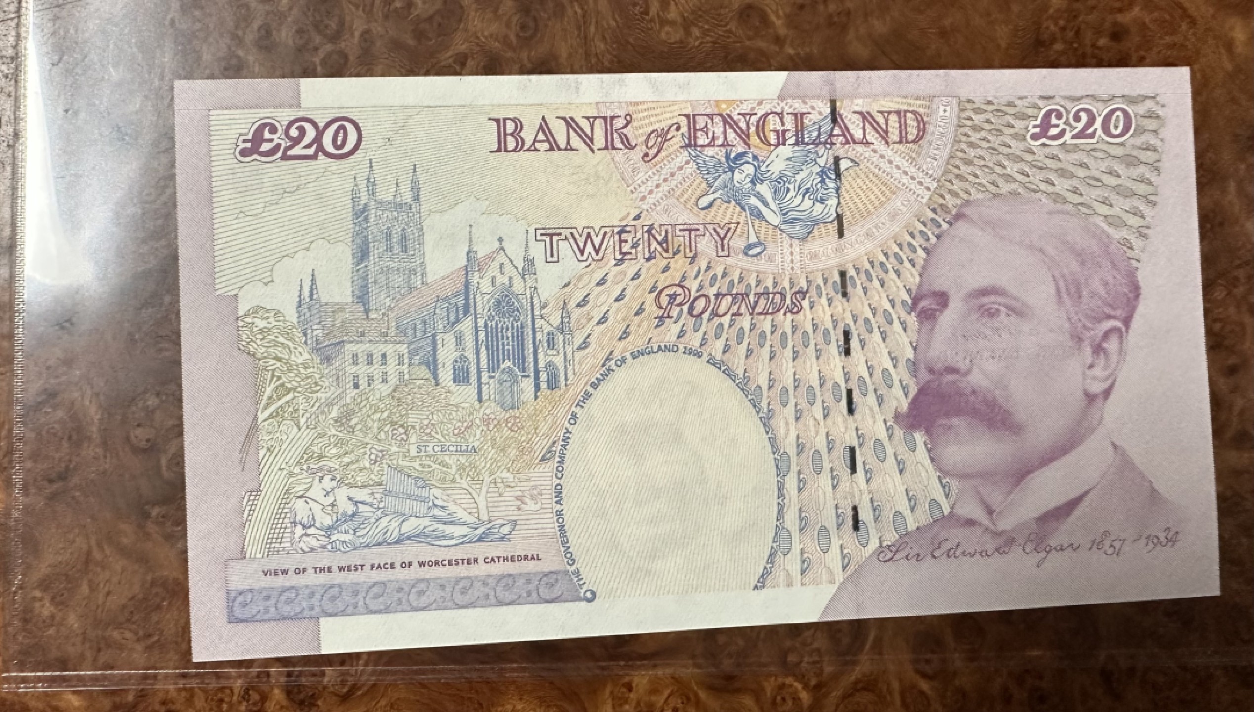 Chase Auction 第16期 - - 外钞、民国钞和一版人民币混合场！ 英国E序列20镑，品相如图！AU—UNC-！