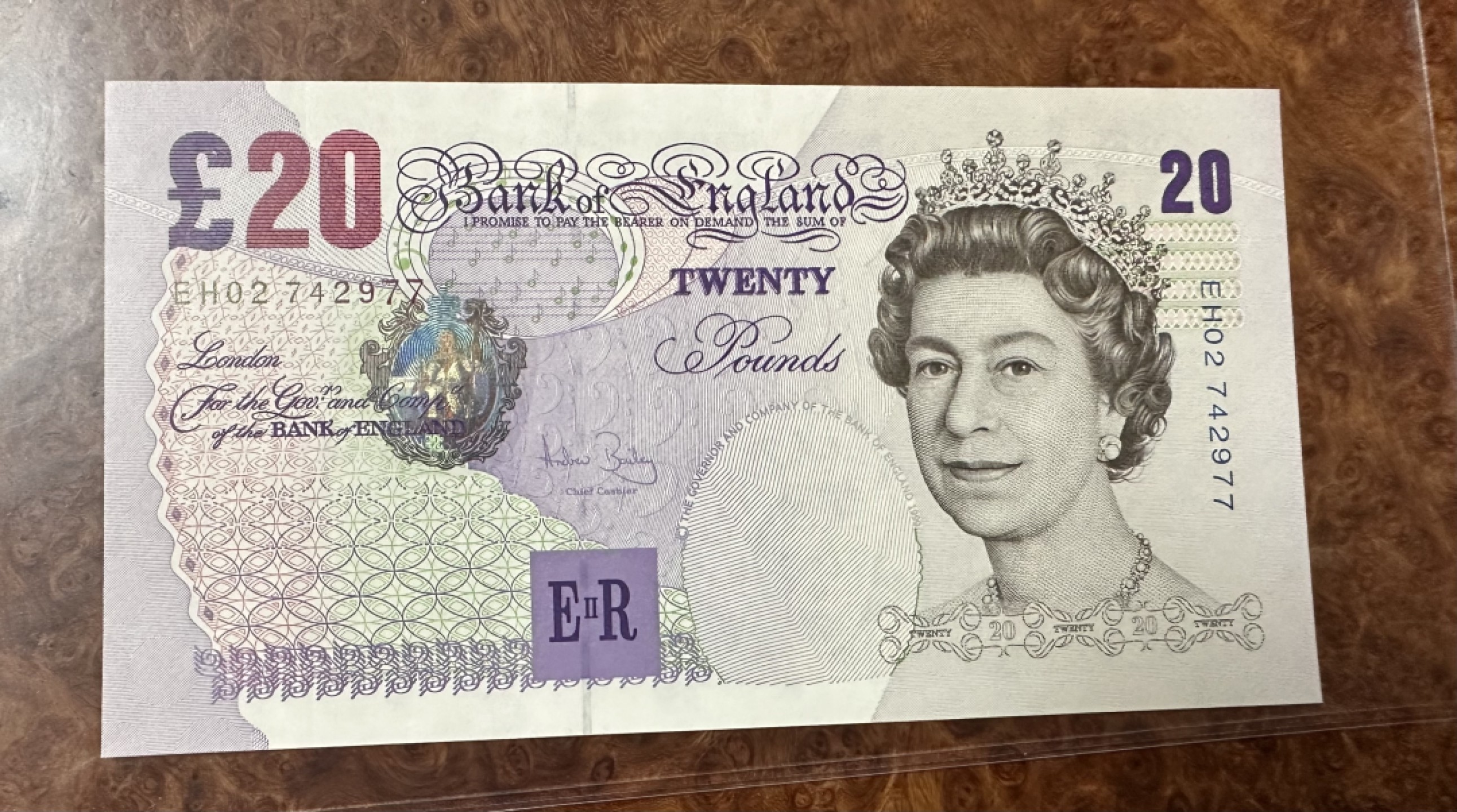 Chase Auction 第16期 - - 外钞、民国钞和一版人民币混合场！ 英国E序列20镑，品相如图！AU—UNC-！