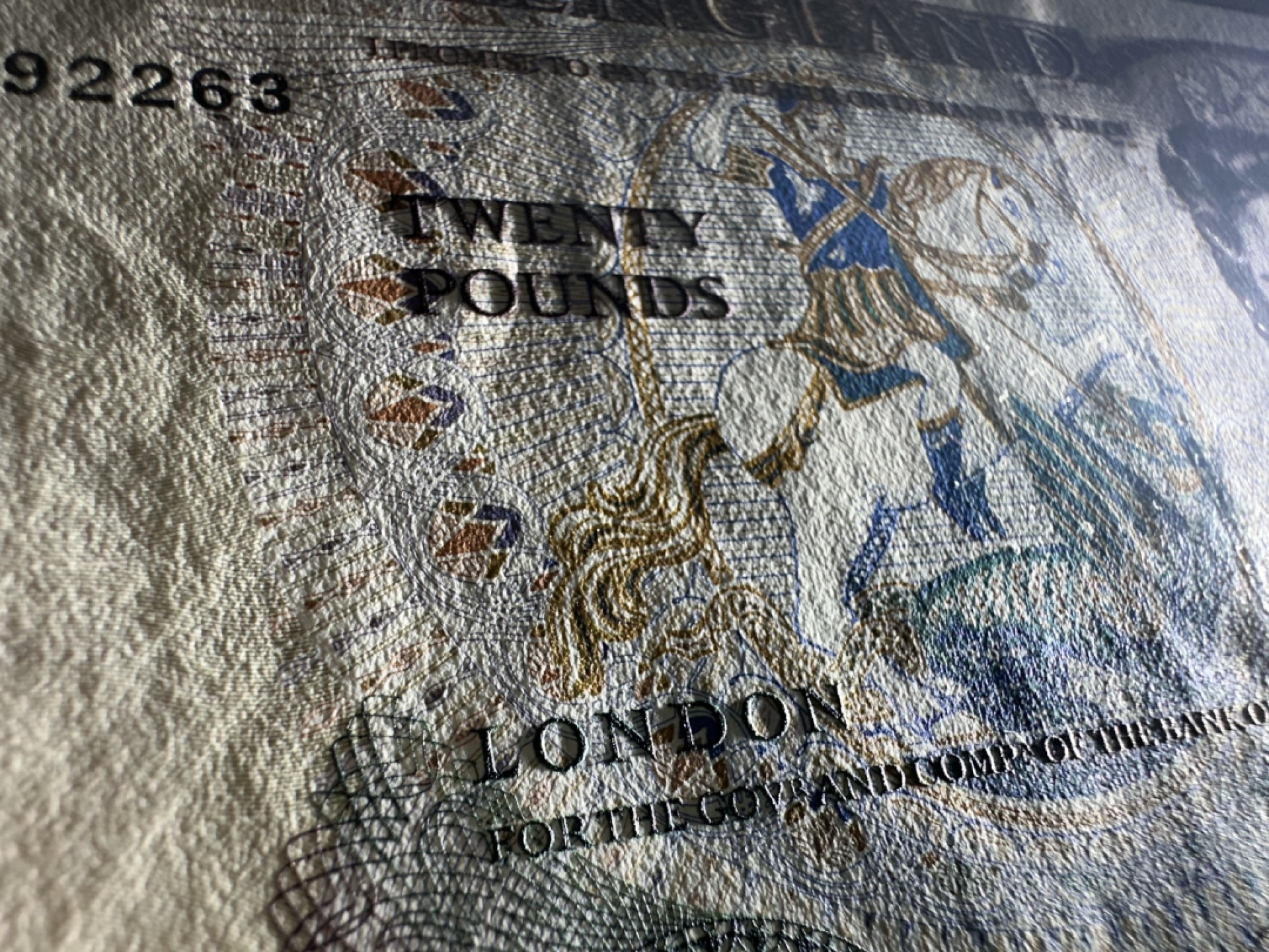 Chase Auction 第16期 - - 外钞、民国钞和一版人民币混合场！ 英国D序列20镑，品相如图！UNC-，有压痕！