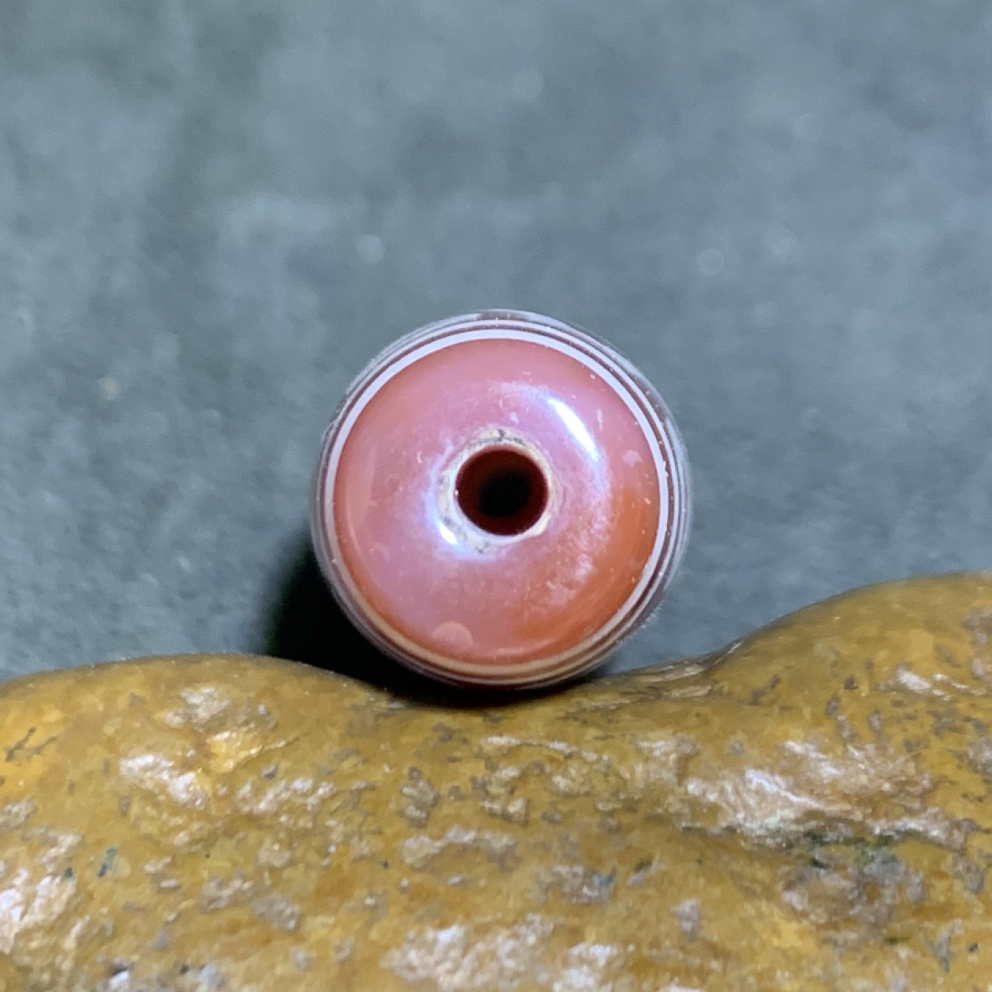 仅此一颗，精品二十一眼红玉髓天珠一颗，