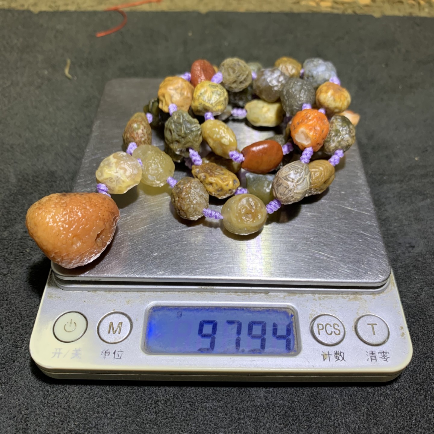 精美阿拉善大颗粒筋脉石项链一条