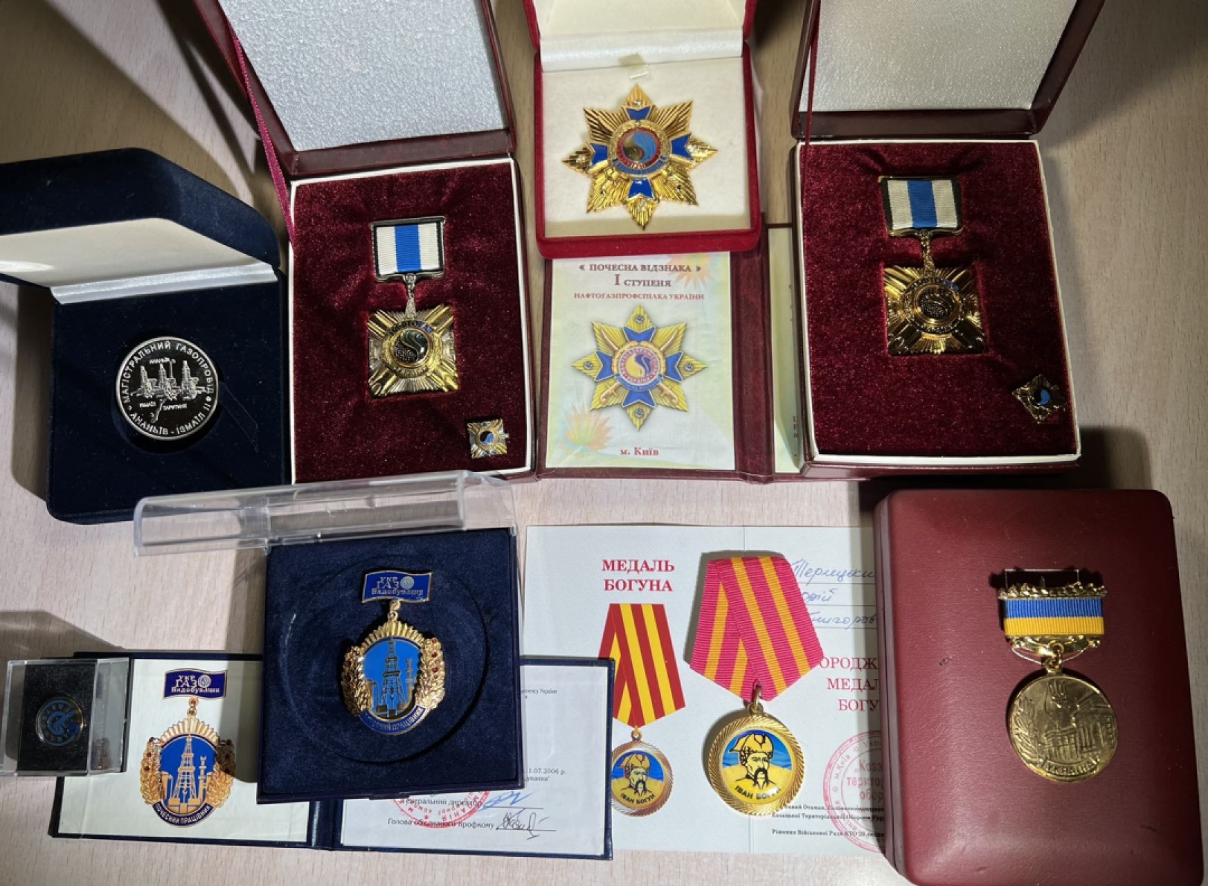 大猫徽章拍卖第215期  乌克兰在苏联解体后的能源部部长所获全部证章