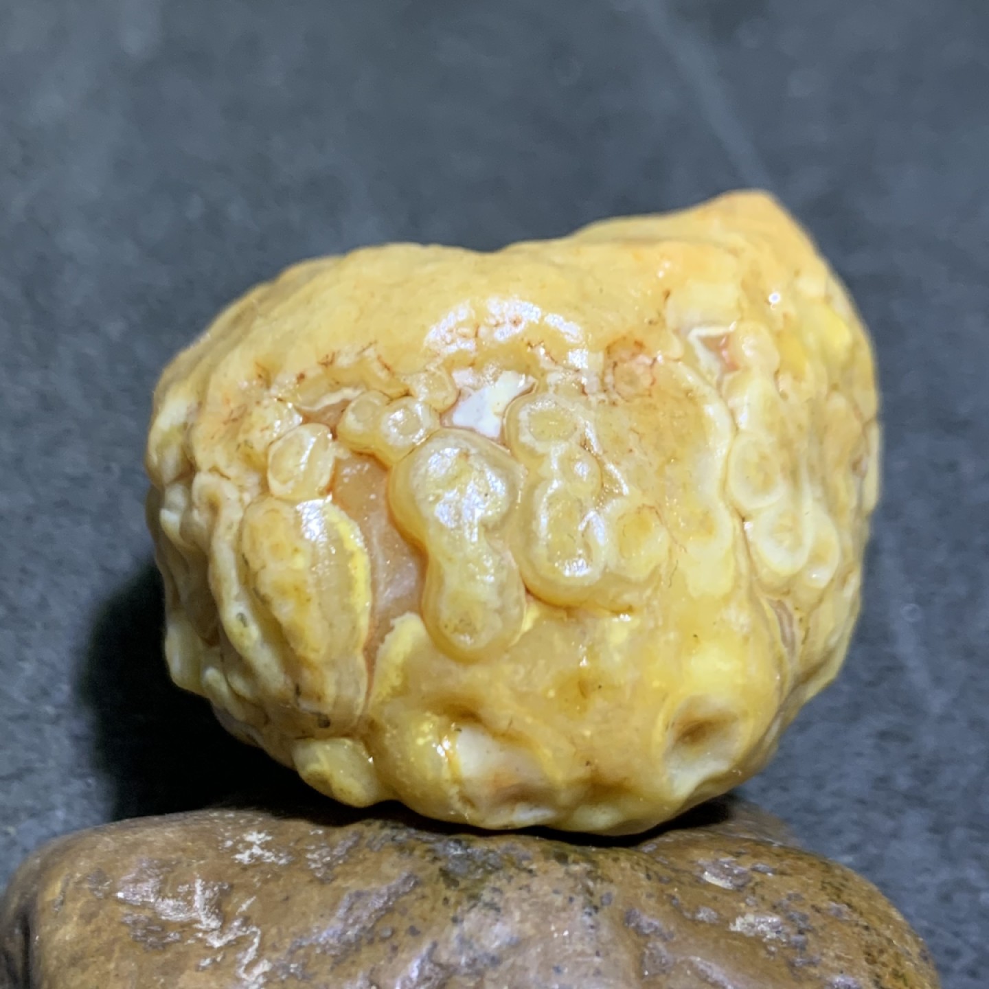 精美戈壁高玉化鱼籽纹筋脉石大原石一颗，