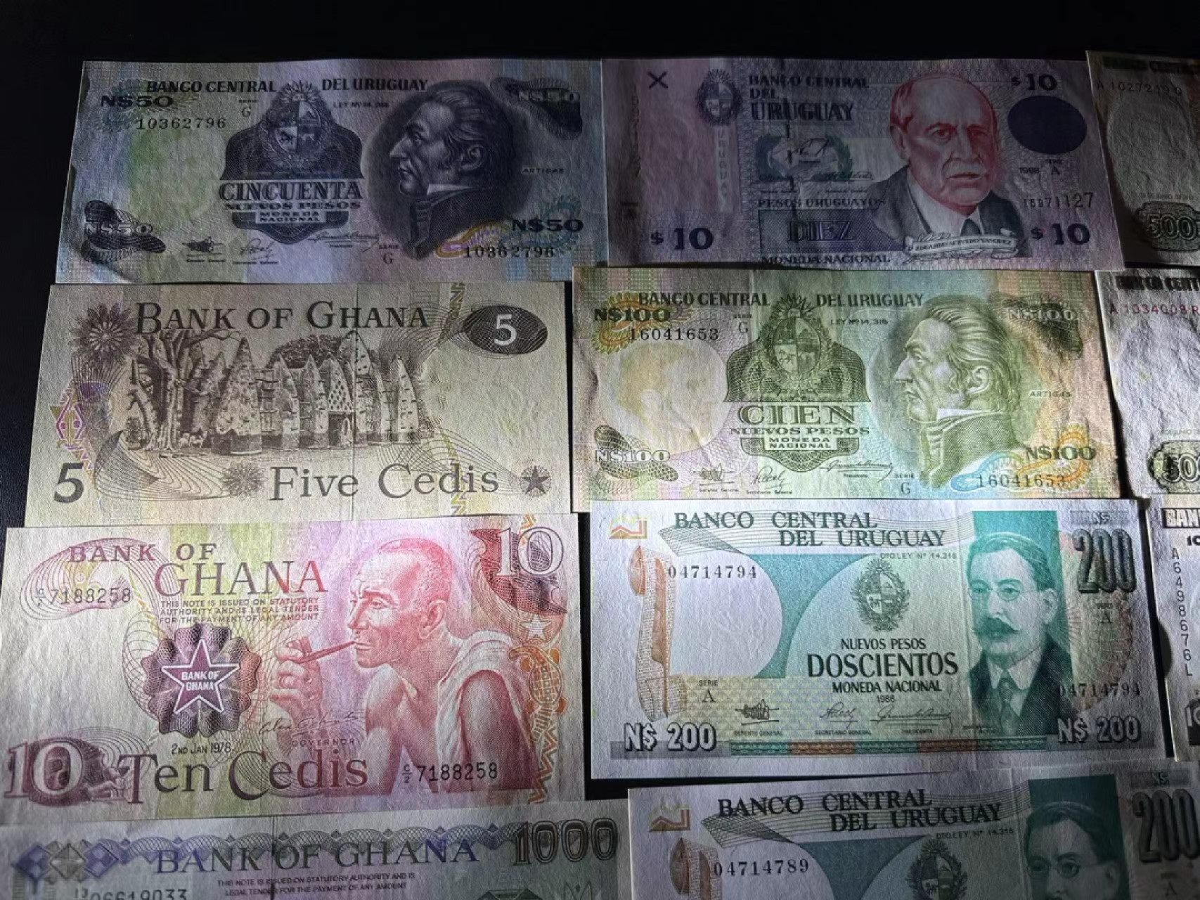 《外钞收藏家》第二百三十七期 多个国家一起 AU-UNC品相如图