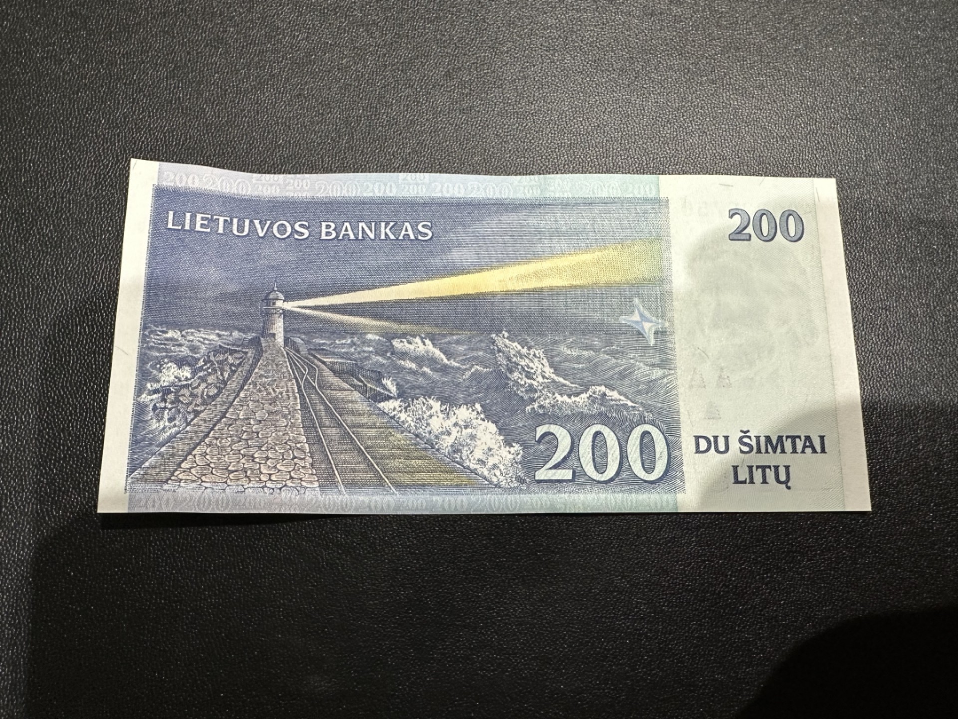 《外钞收藏家》第二百三十七期 1997年立陶宛200 全新UNC