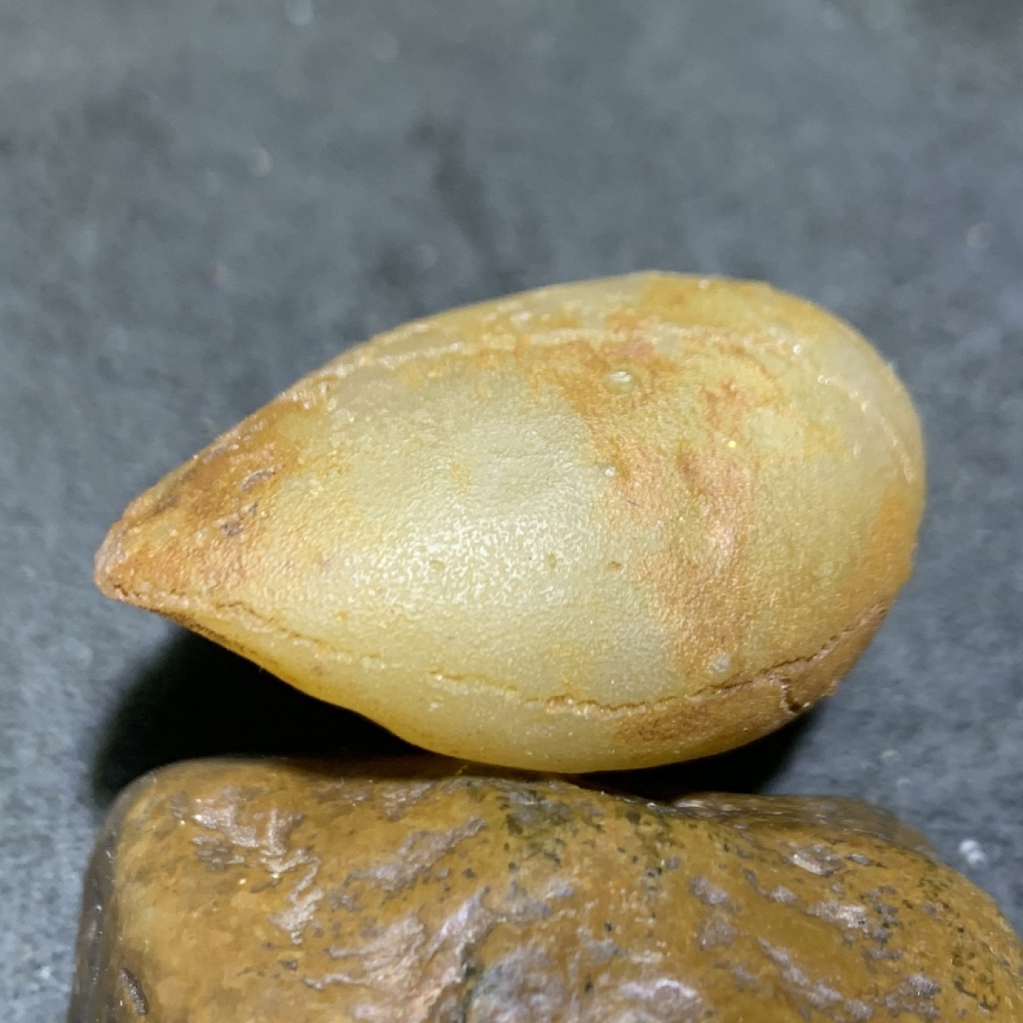 放福利！精美天然阿拉善玛瑙原石一颗，