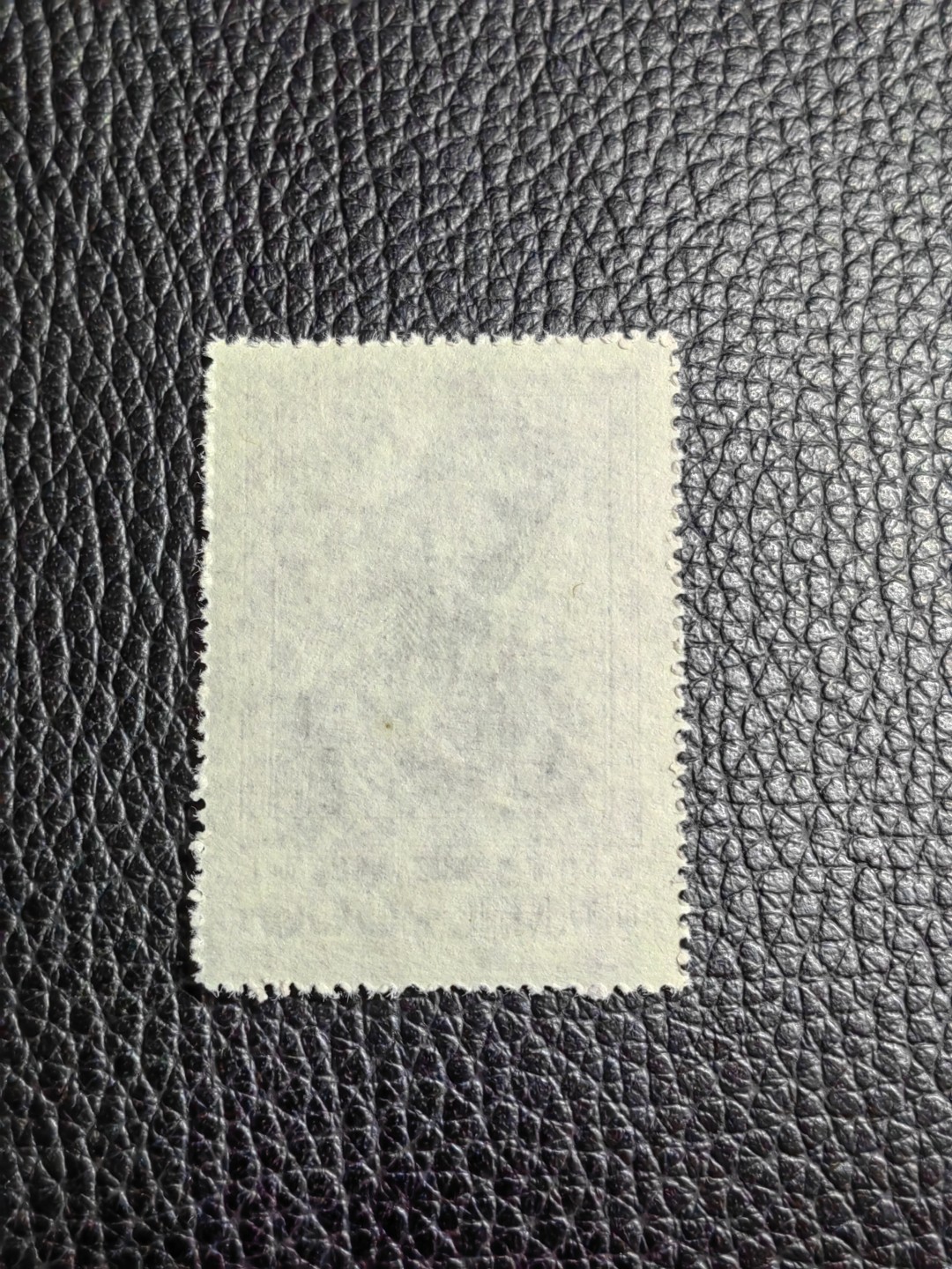洪涛臻品批发群  精选邮票限时拍卖第一百六十七期 纪26列宁新 总筋3-2  1枚， 几乎全品，背面一个黄点★总筋一枚几乎等于一套票★老纪特经典票，ASG90分一套价格1500元左右，博分首选，收藏或评级必须选版撕票，注意捡漏