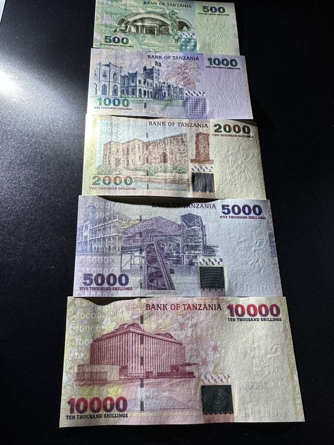 《外钞收藏家》第二百三十七期 坦桑尼亚500-10000一套5张 全新UNC