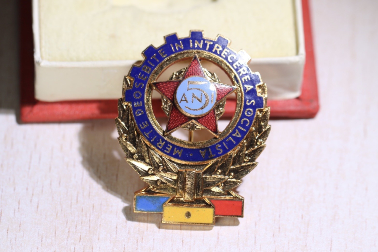 大猫徽章拍卖第215期  罗马尼亚五年计划证章 铜质