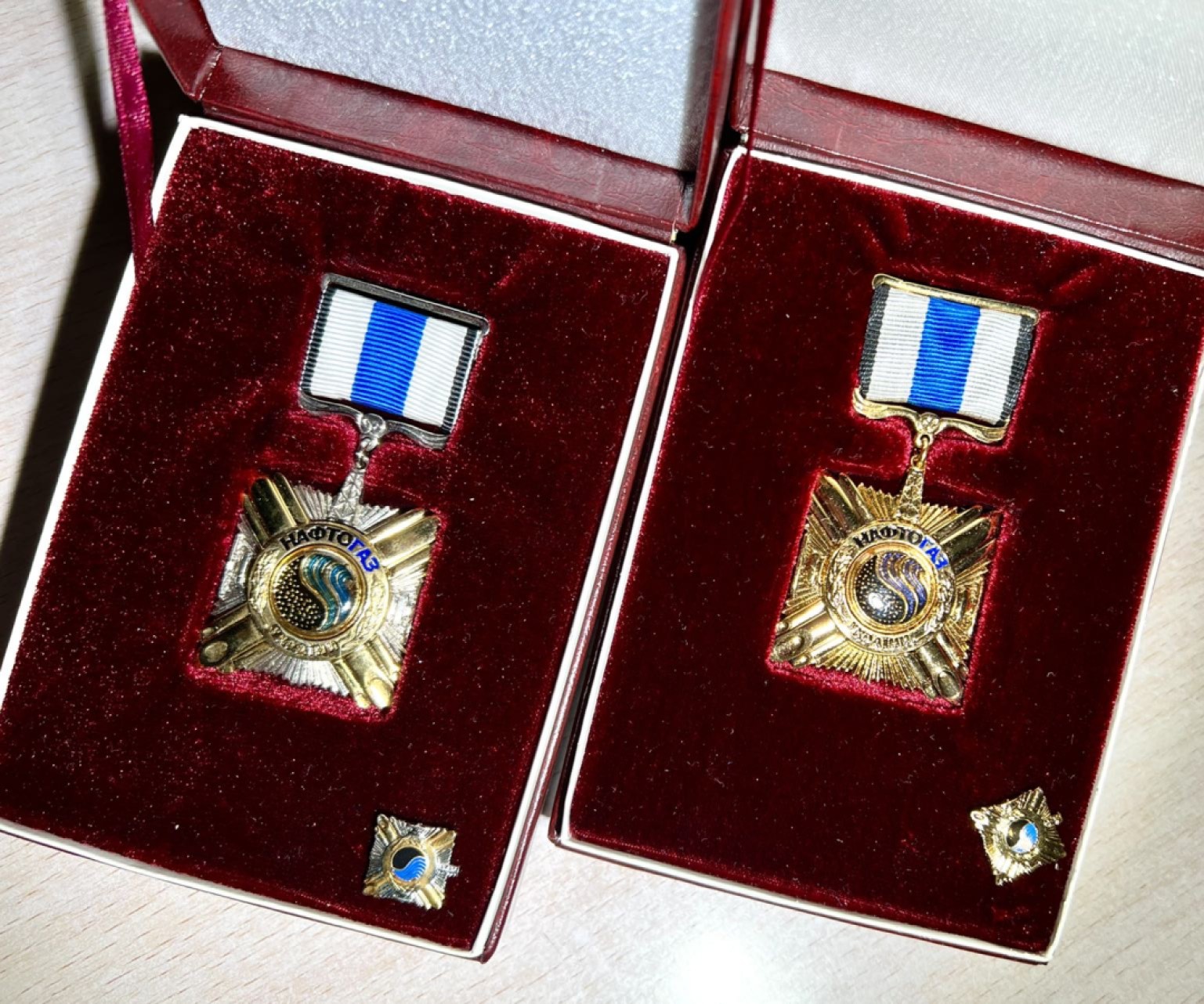 大猫徽章拍卖第215期  乌克兰在苏联解体后的能源部部长所获全部证章