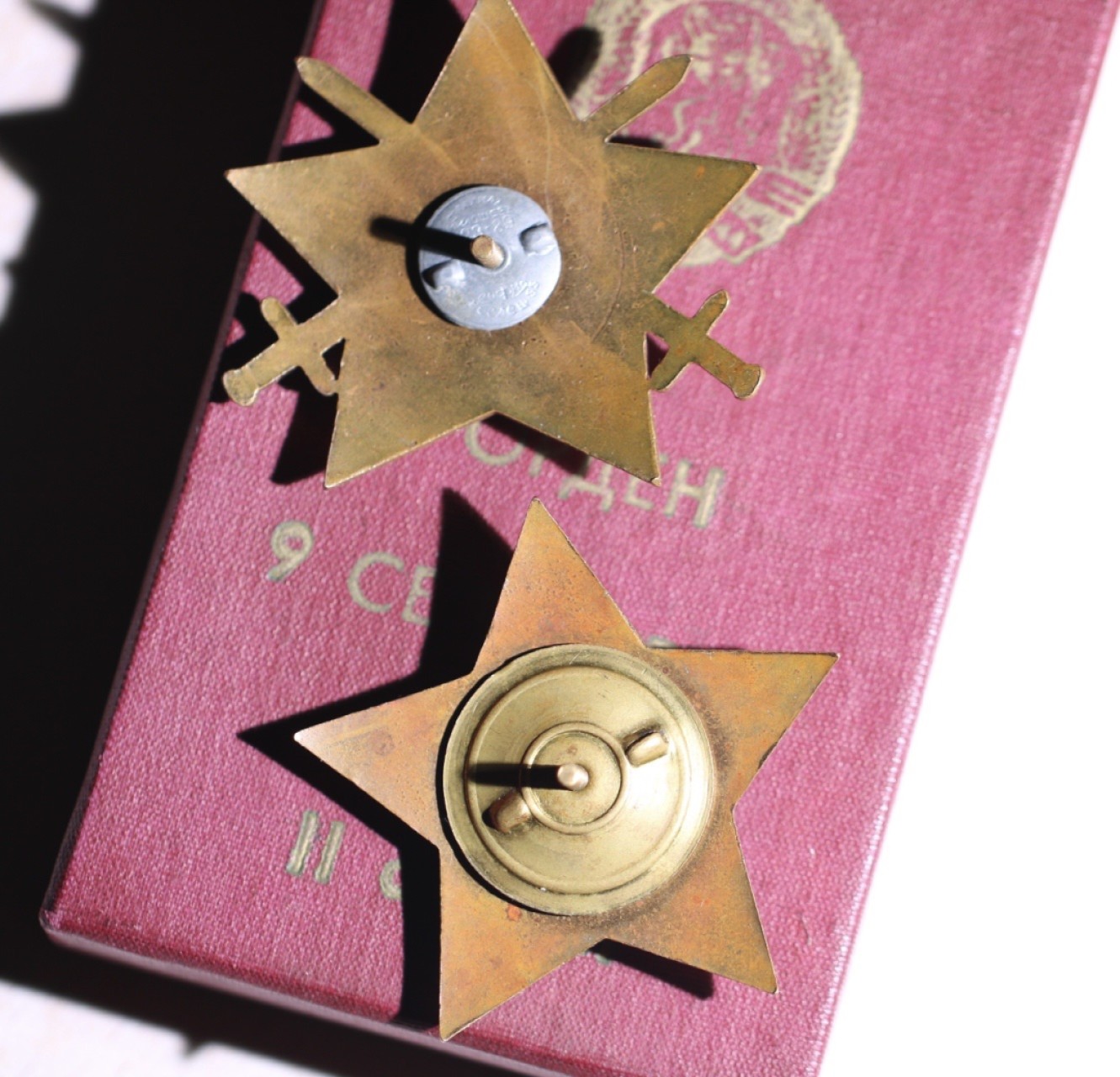 大猫徽章拍卖第215期  保加利亚转轮版二级九月九勋章（军事版、民事版）军事版五点钟方向珐琅有修复。