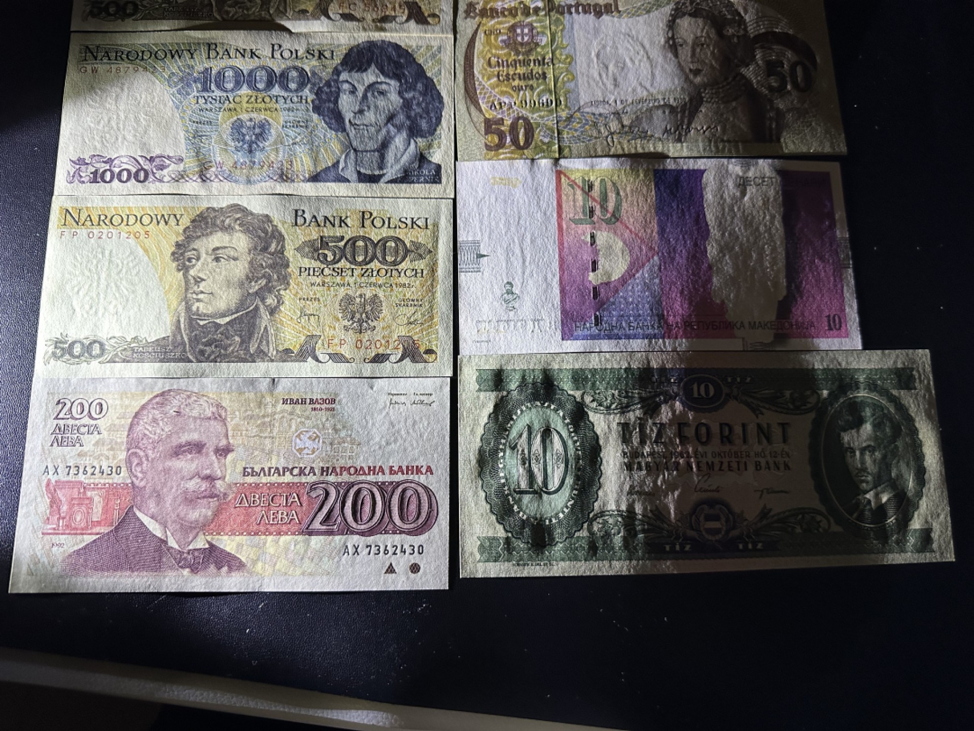 《外钞收藏家》第二百三十七期 多个国家一起 AU-UNC都有