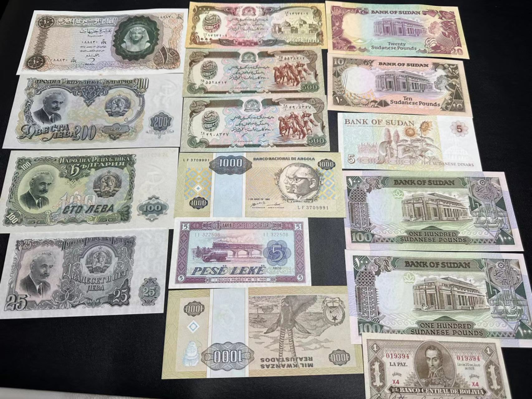 《外钞收藏家》第二百三十七期 多个国家一起 AU-UNC品相如图