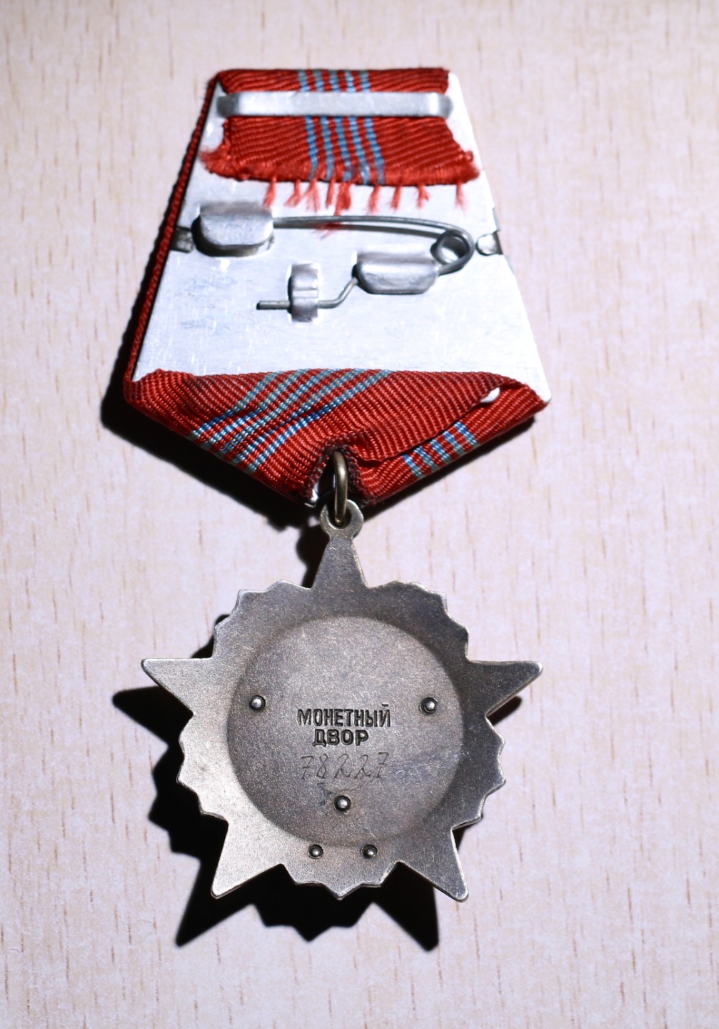 大猫徽章拍卖第215期  苏联十月革命勋章 珐琅完好 状态好