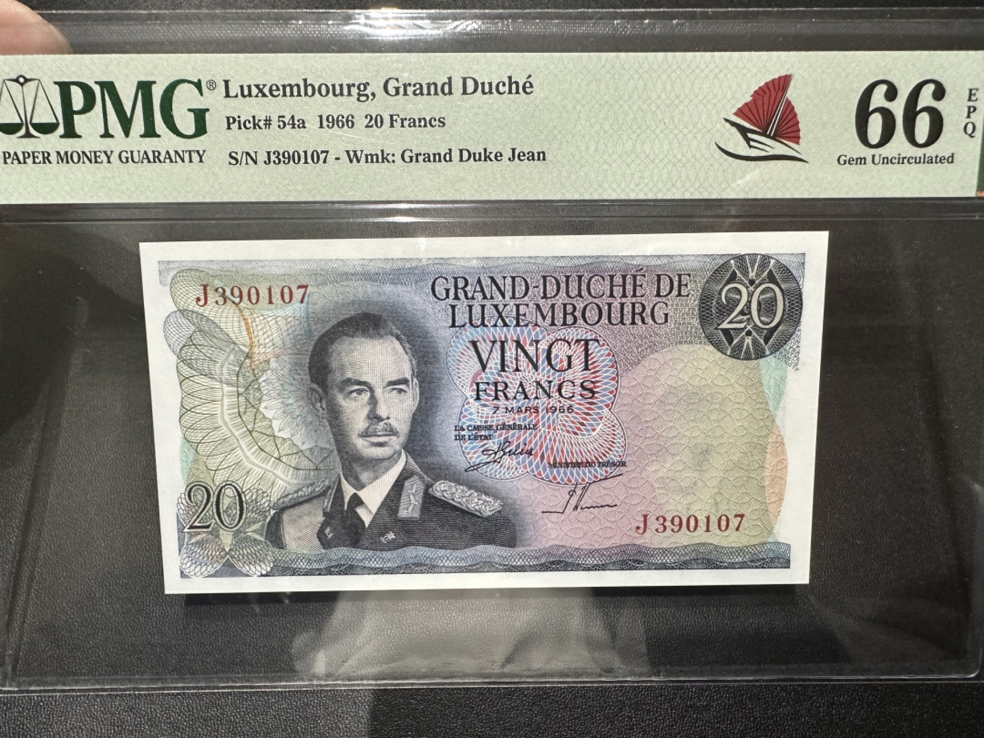 《外钞收藏家》第二百三十七期 1966年卢森堡20法郎 PMG66