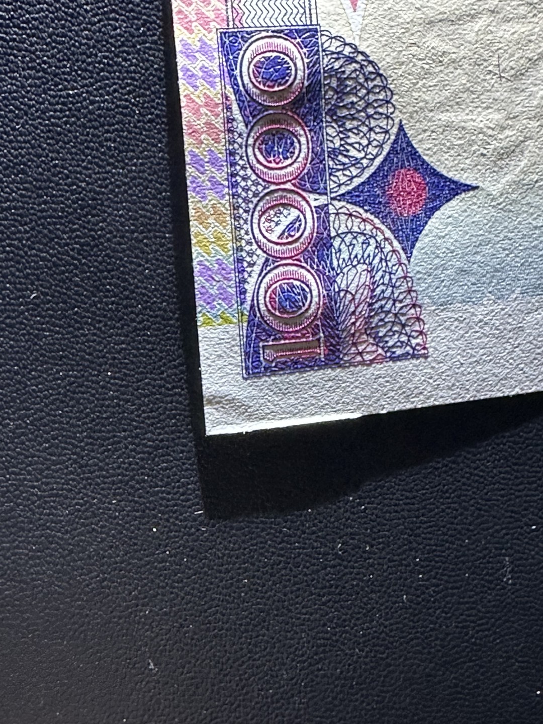 《外钞收藏家》第二百三十七期 坦桑尼亚1万 全新UNC 一个角边有点压痕