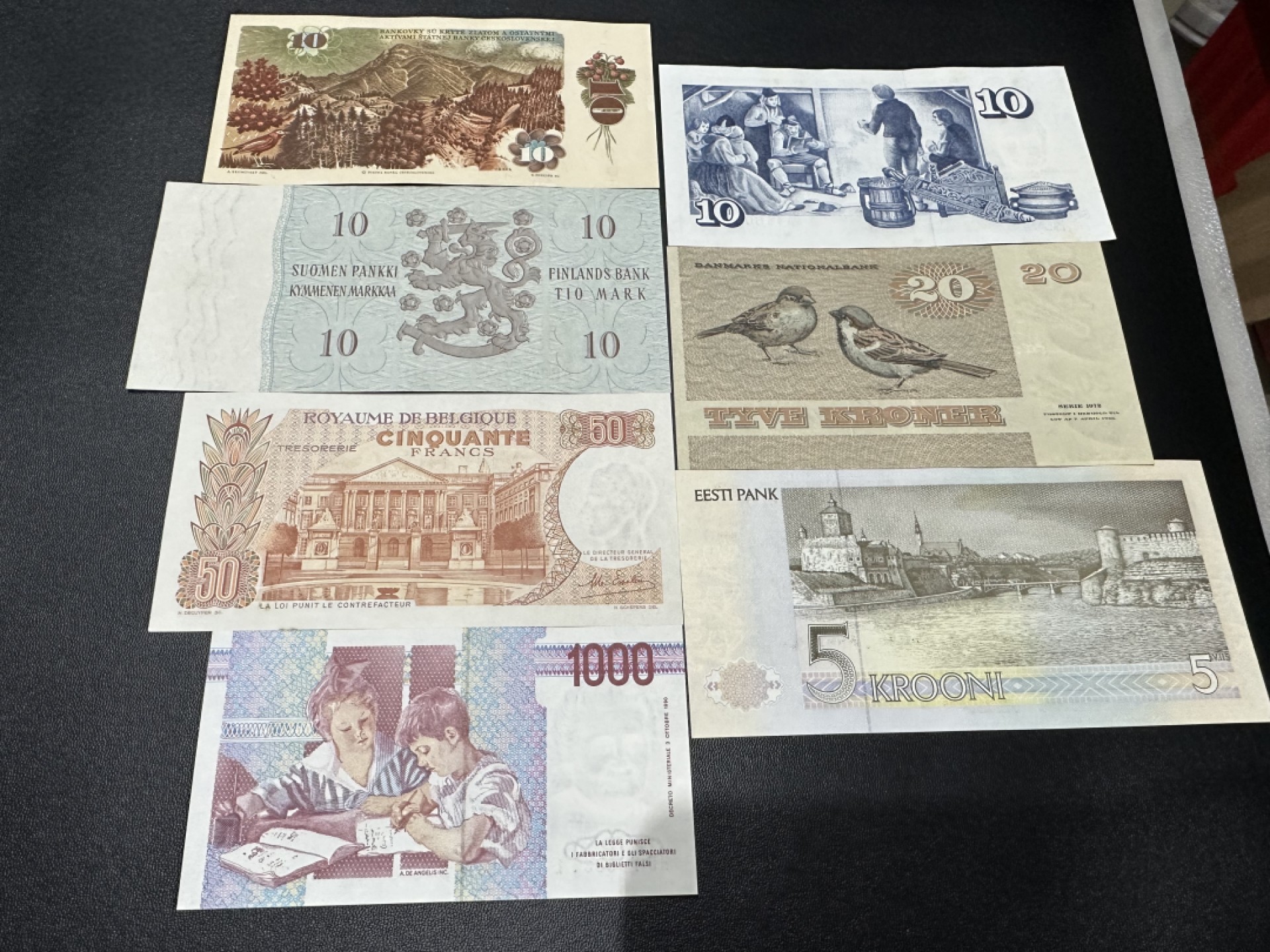 《外钞收藏家》第二百三十七期 多个国家一起 AU-UNC都有