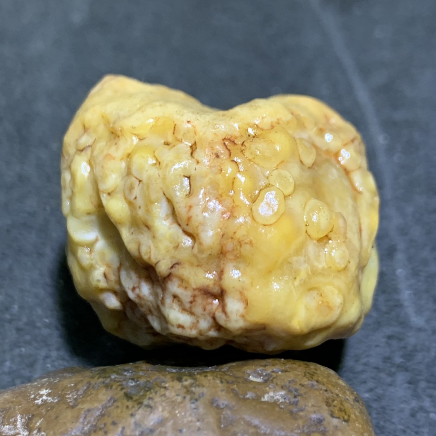精美戈壁高玉化鱼籽纹筋脉石大原石一颗，