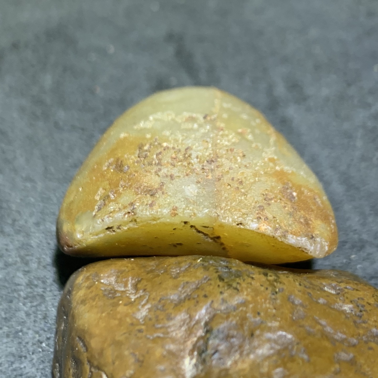 放福利！精美天然阿拉善玛瑙原石一颗，