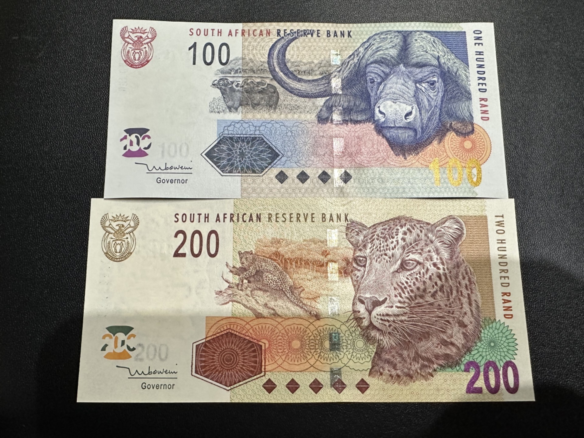 《外钞收藏家》第二百三十七期 南非动物版100、200两张 全新UNC